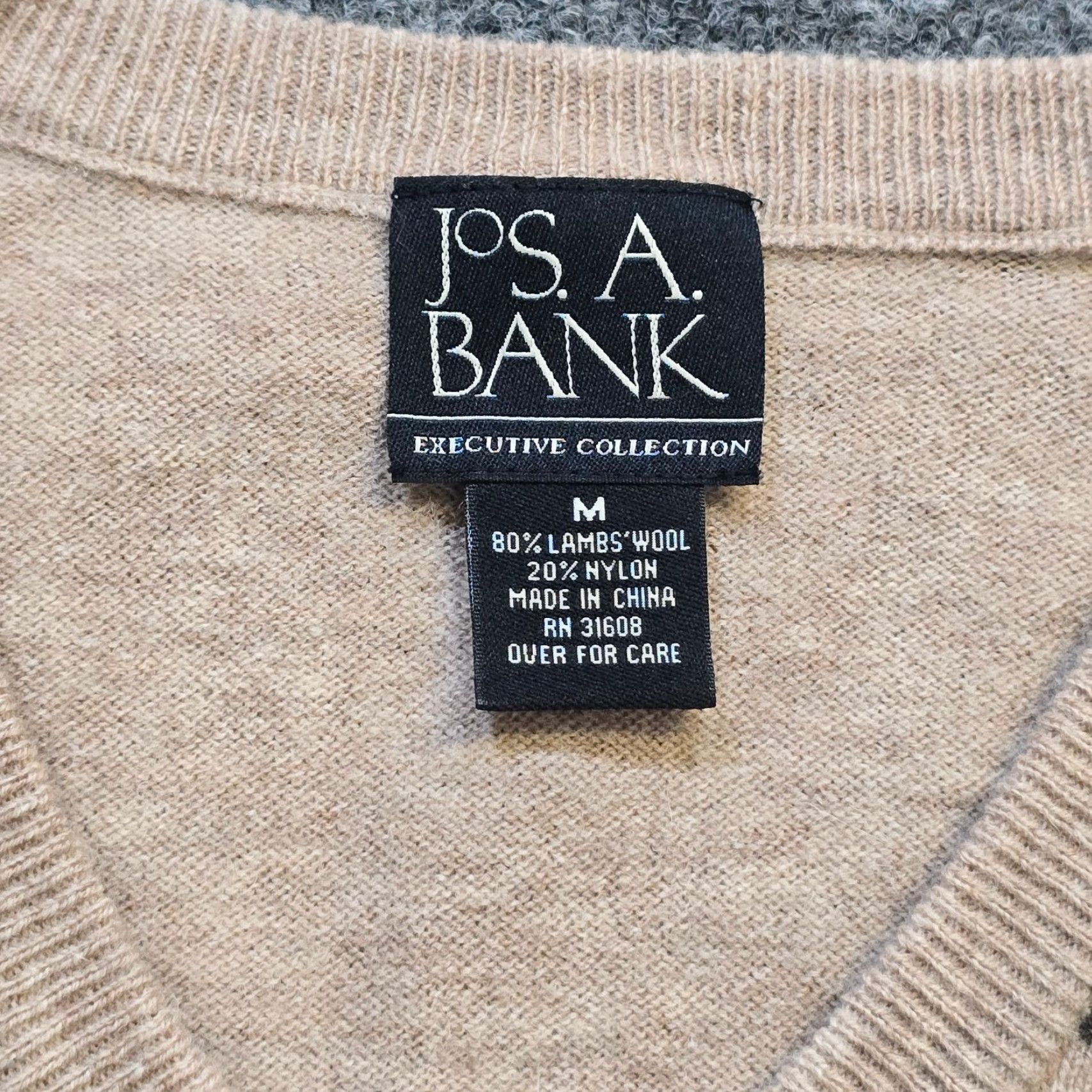 Jos. A. Bank VINTAGE Jos A Bank Sweater Mens Size M Beige Argyle Diamond V Neck Classic Casual Size US M / EU 48-50 / 2 - 3 Thumbnail