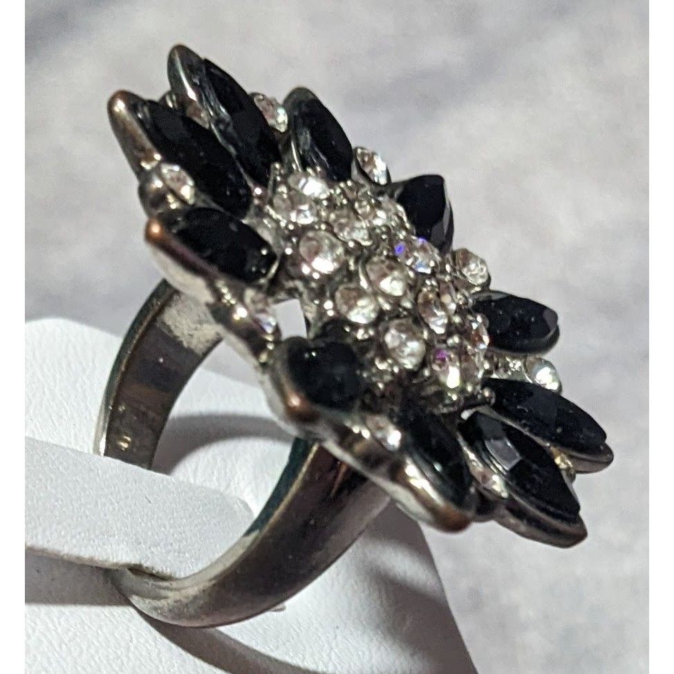 Other Black And Silver Tone Rhinestone Flower Ring Size 8 Size ONE SIZE - 9 Thumbnail