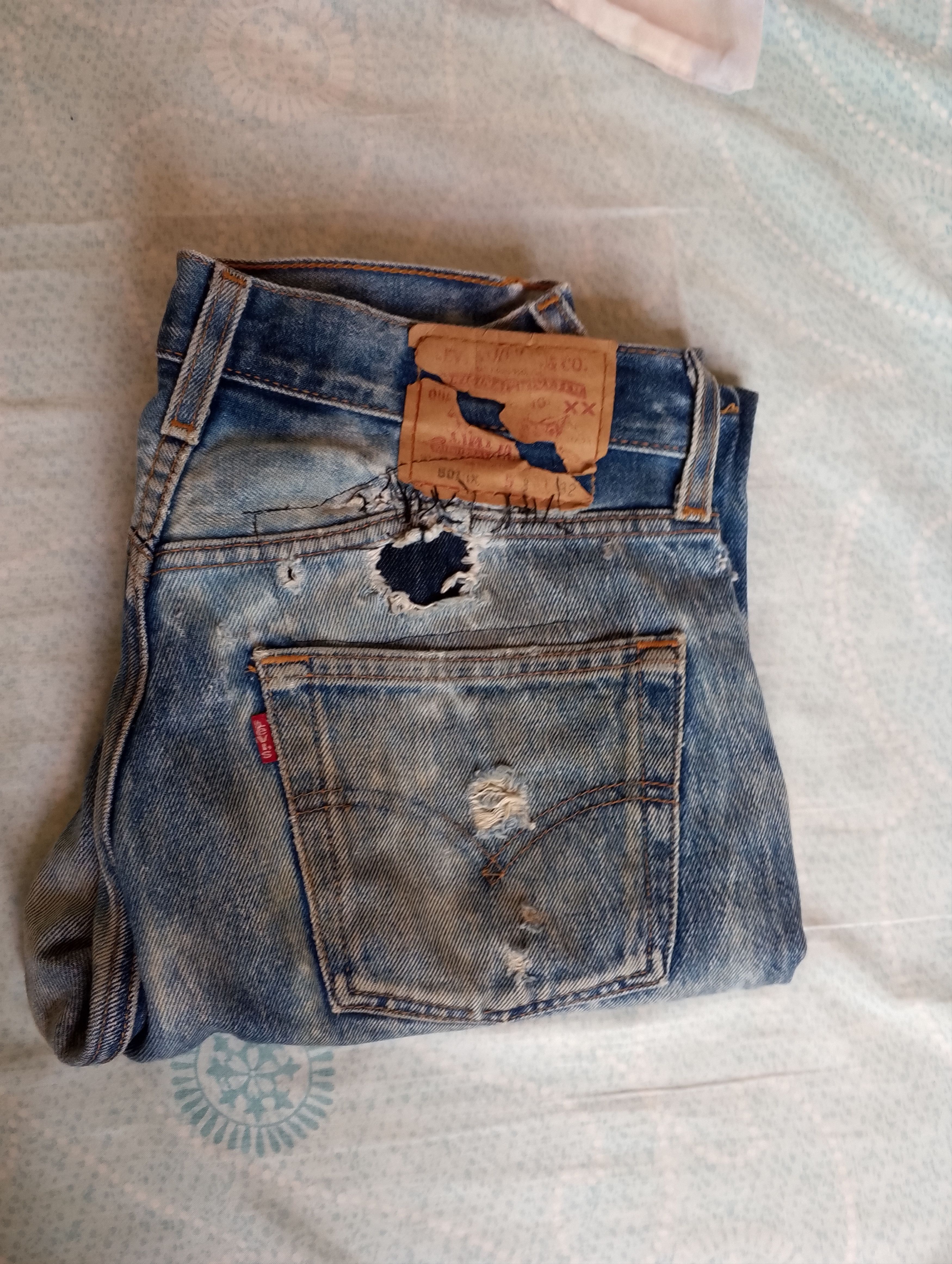 Levi's Vintage Clothing Vintage Thrashed Distressed Levi’s 501 Jeans Size US 31 - 11 Thumbnail