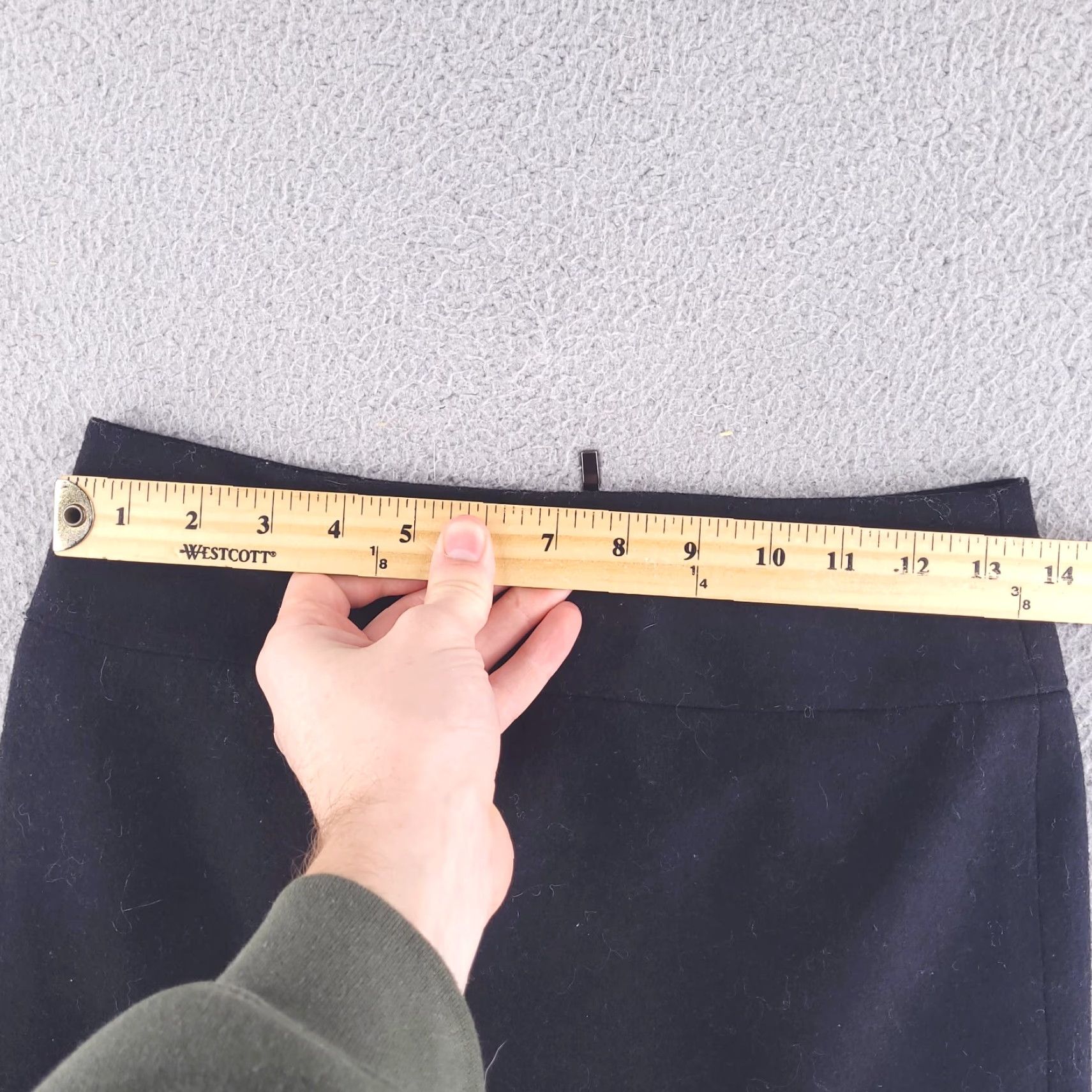 Banana Republic VINTAGE? Banana Republic Skirt Womens 0 Black Wool Blend Pencil Short Wool Skirt Women 0 Black Pencil Mens? Size 25" / US 0 / IT 36 - 6 Thumbnail