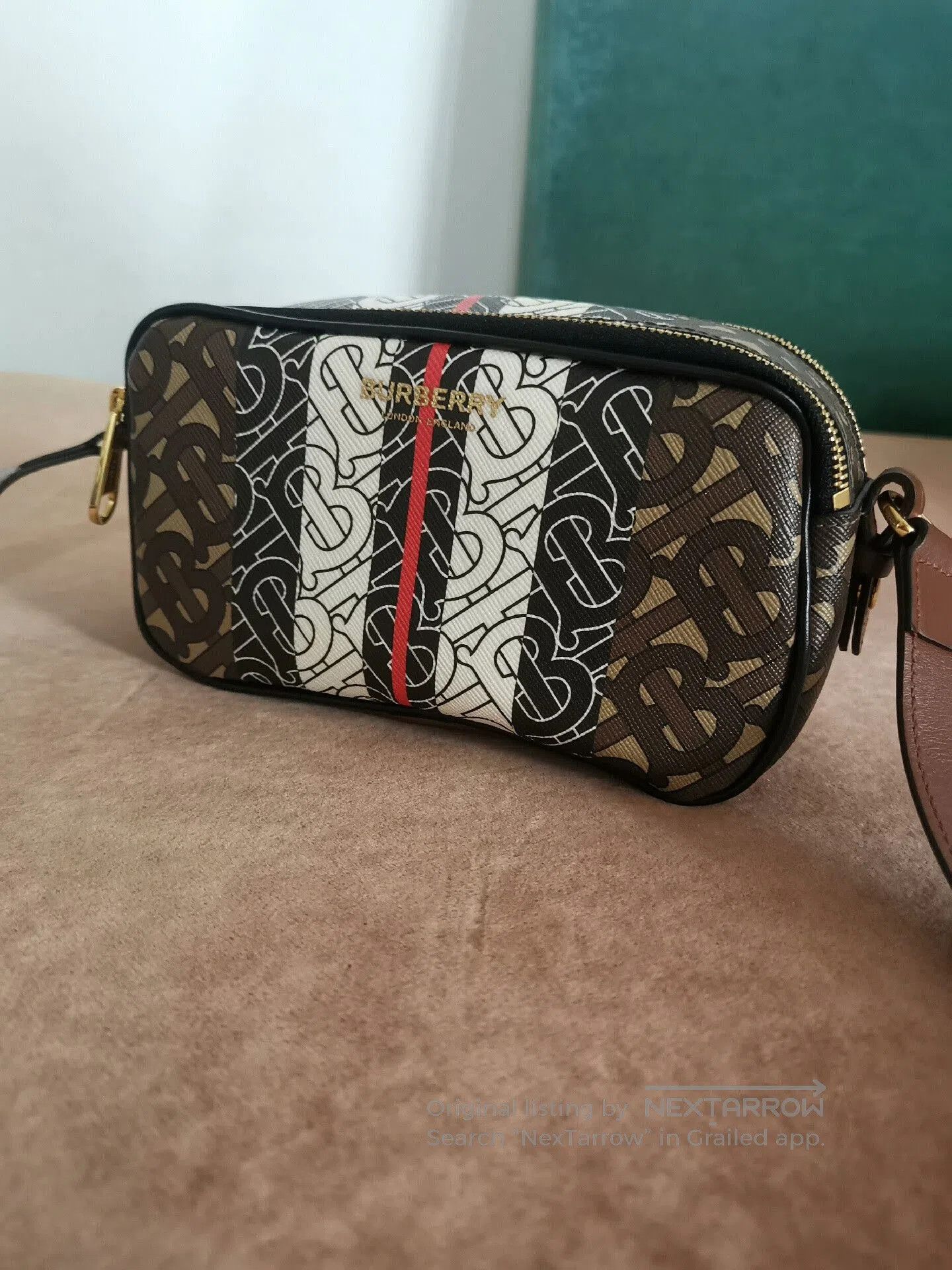 Burberry Burberry Small Camera Crossbody Bag. Size ONE SIZE - 1 Thumbnail