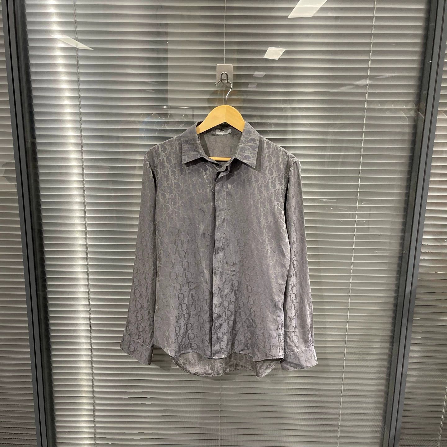 Dior Dior Oblique Silk Shirt 38 Like New Size US S / EU 44-46 / 1 - 1 Thumbnail