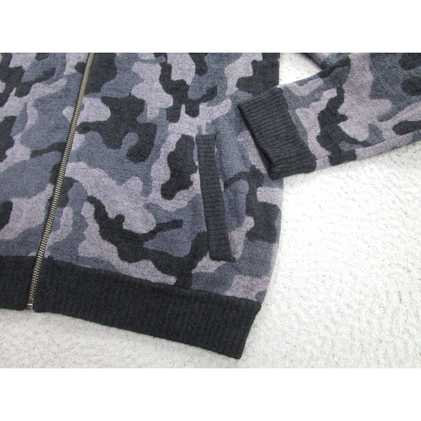 Vintage VINTAGE? No. Barefoot Dreams Jacket Womens Medium Gray Camouflage Knit Zip Front CozyChic Ultra Lite BDWCU1648 Shirt/Jacket Mens? Women’s. Size M / US 6-8 / IT 42-44 - 3 Thumbnail