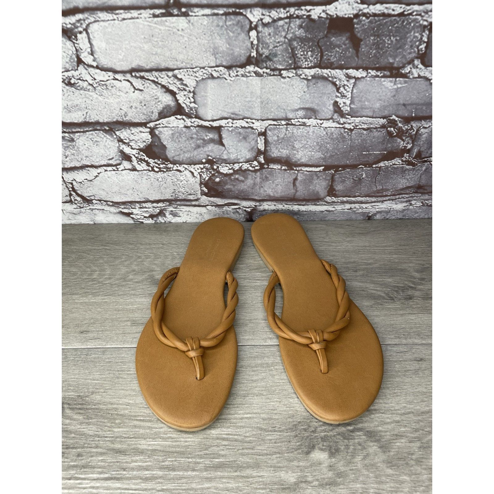 Saks Fifth Avenue Saks Fifth Avenue Italy Brown Leather Thong Slides Sandals W Size US 9 / IT 39 - 13 Thumbnail