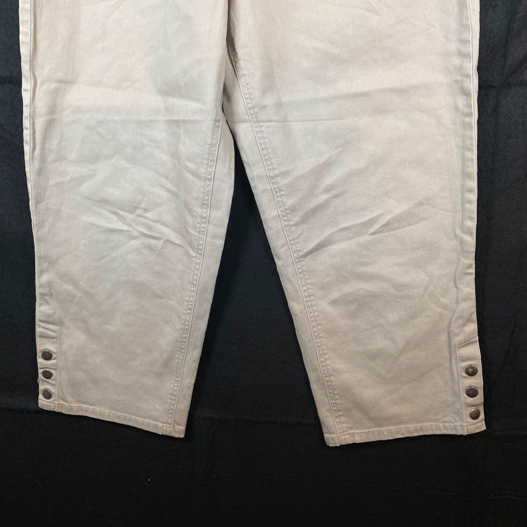 Talbots VINTAGE Talbots Womens Pants Tan Straight Leg Flat Front Capris Button Accent Stretch 14 Size 24" / US 00 / IT 34 - 3 Thumbnail