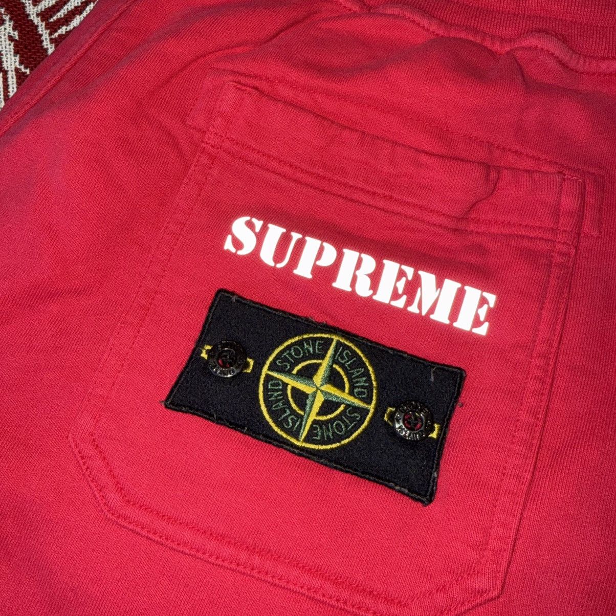 Stone Island × Supreme Used FW17 Supreme Stone Island Sweatpants Size L Magenta Size US 34 / EU 50 - 4 Thumbnail