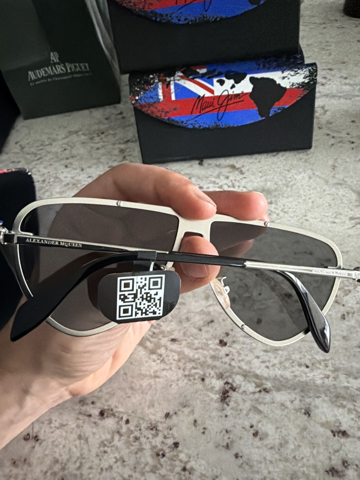 Alexander McQueen Alexander McQueen AM0157SA-003 Shield Sunglasses Size ONE SIZE - 4 Thumbnail