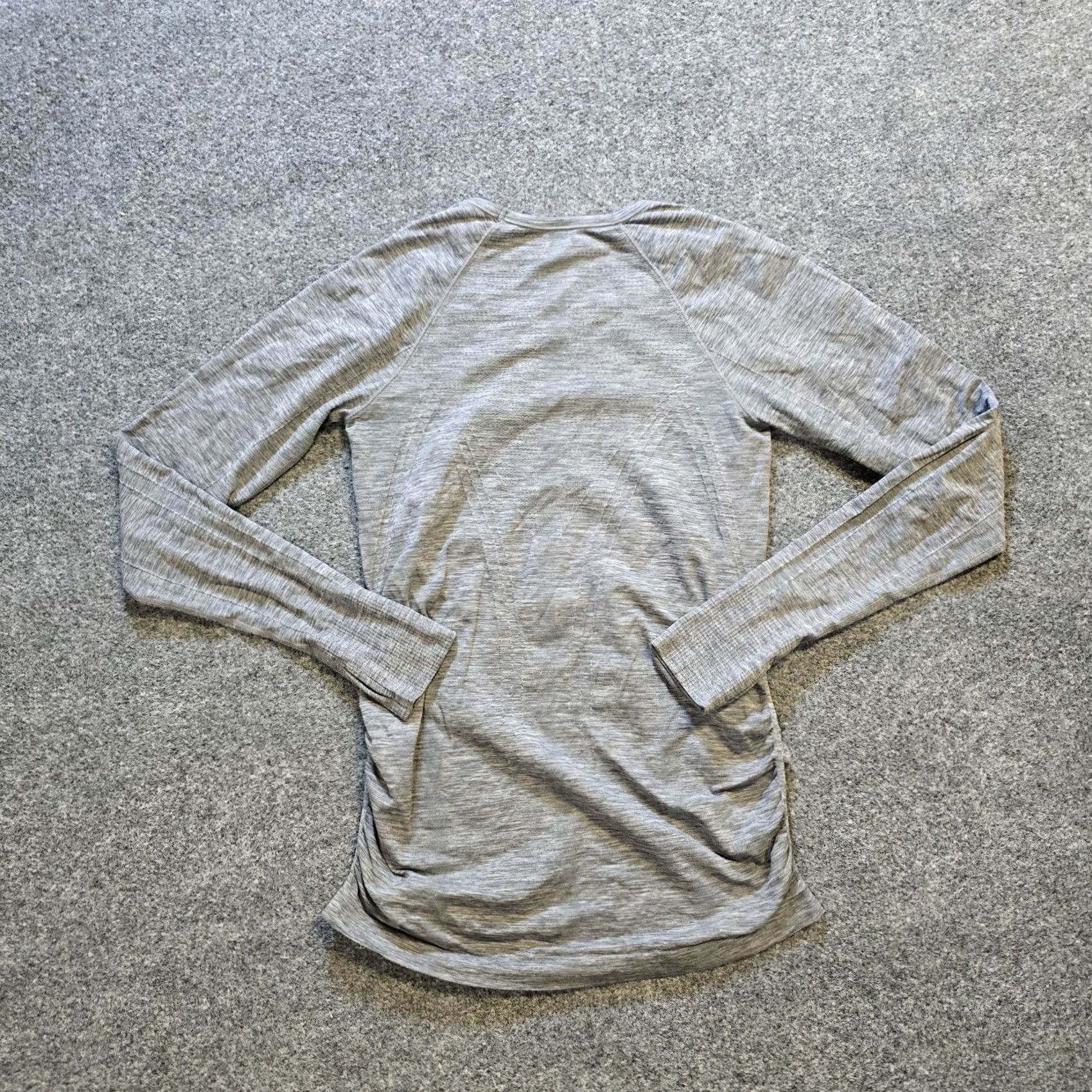 Athleta Athleta Top Women Size Small Gray Nylon Stretchy Textured Performance Athletic Shirt Girls Mens Womens Size S / US 4 / IT 40 - 7 Thumbnail
