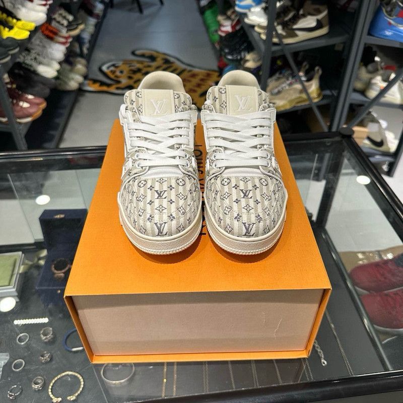 Louis Vuitton Louis Vuitton Trainer Low Top Fashion Sneakers -2508 Size US 8.5 / EU 41-42 - 2 Thumbnail