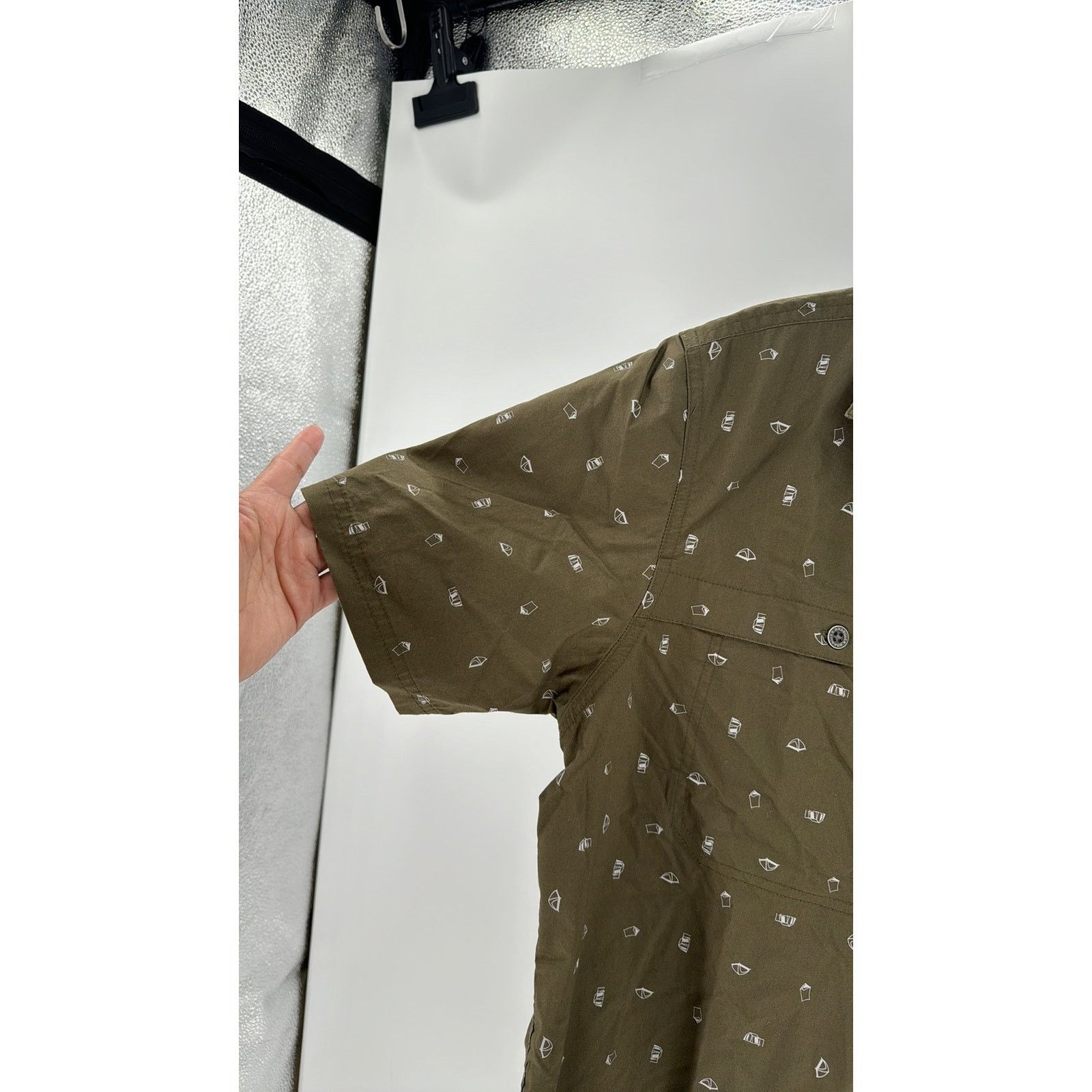 Wrangler Wrangler men’s camping novelty print olive green button down Size US M / EU 48-50 / 2 - 4 Thumbnail