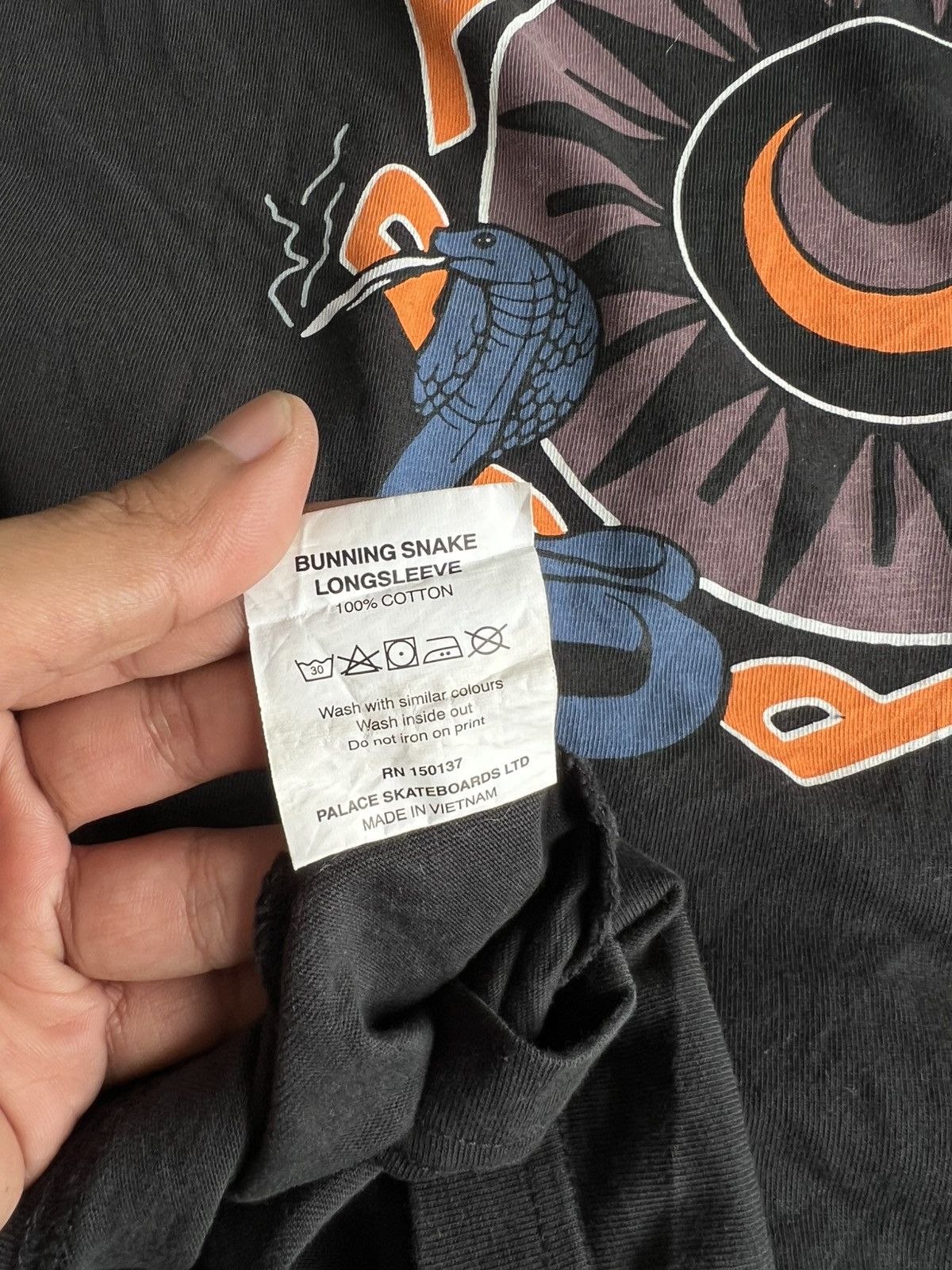 Palace Autumn 2018 Ltd Palace Skate Bunning Snake Smoking LS Shirt Size US L / EU 52-54 / 3 - 8 Thumbnail