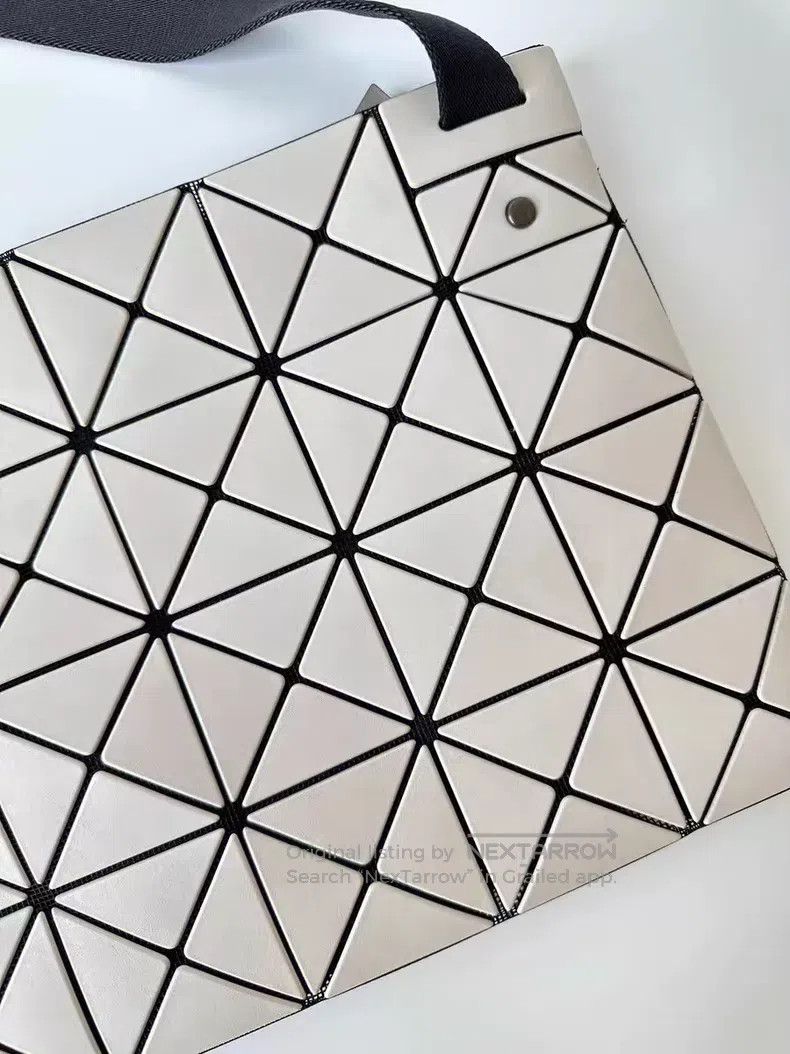 Issey Miyake Issey Miyake White Shoulder Bag Size ONE SIZE - 2 Thumbnail