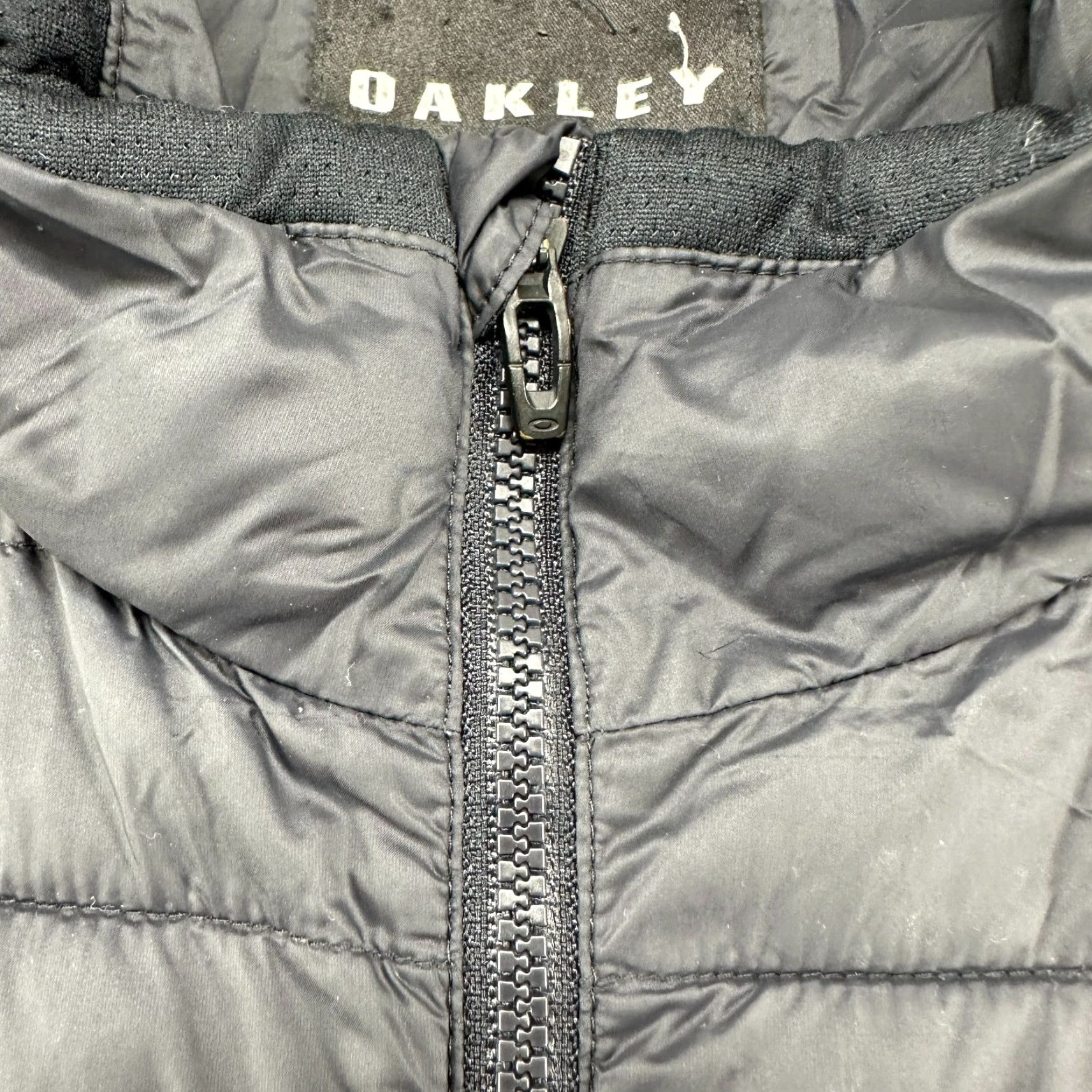 Oakley Oakley Jacket Mens L Black Puffer Full Zip Regular Fit Lined Polyester Insulated Size US L / EU 52-54 / 3 - 4 Thumbnail