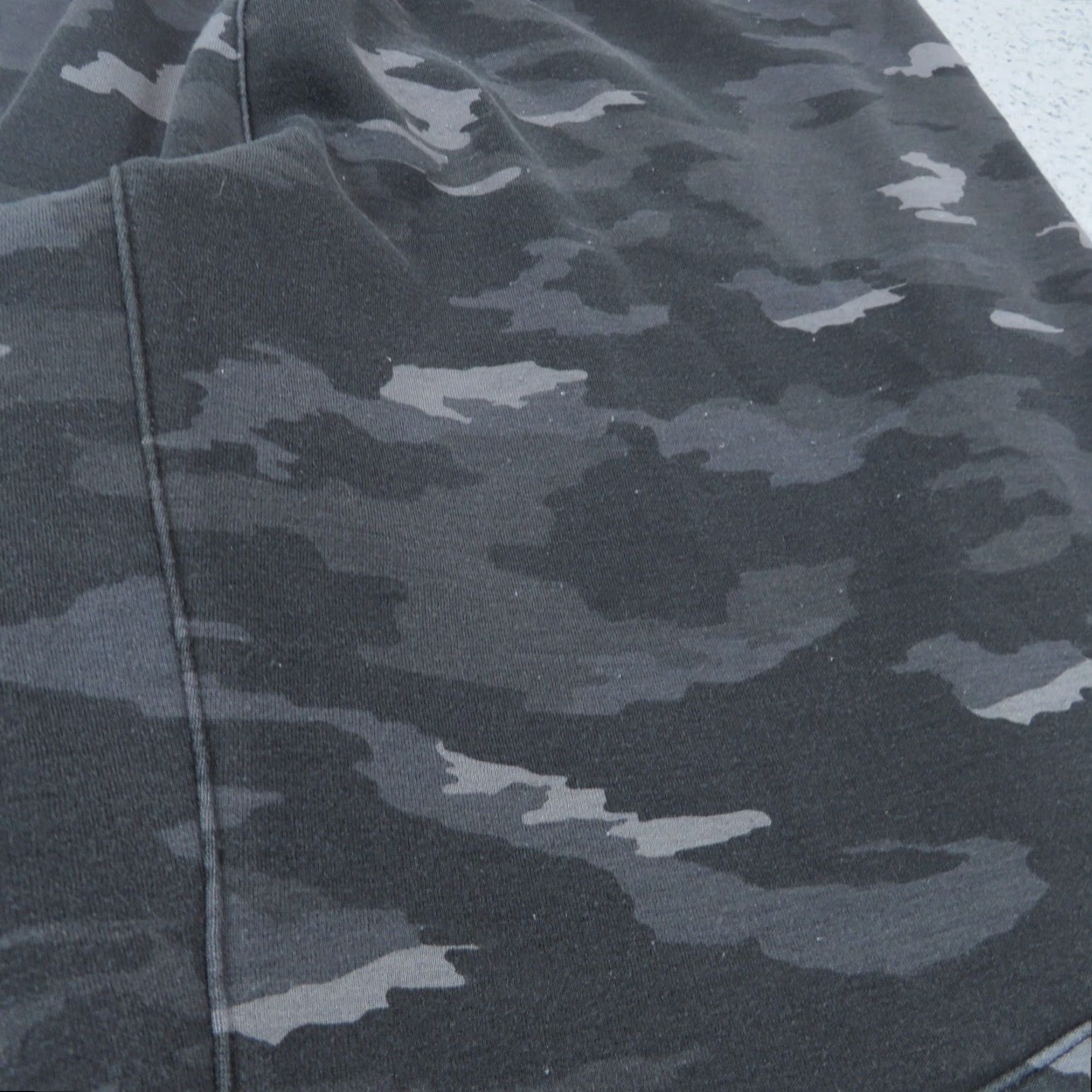 Vintage LEGENDS Joggers Mens Hawthorne Tech Fleece Camo Gray Medium Sweatpants Pocket Zip Pockets Tapered Regular Activewear Modern Athleisure Sports Pants Size US 31 - 4 Thumbnail