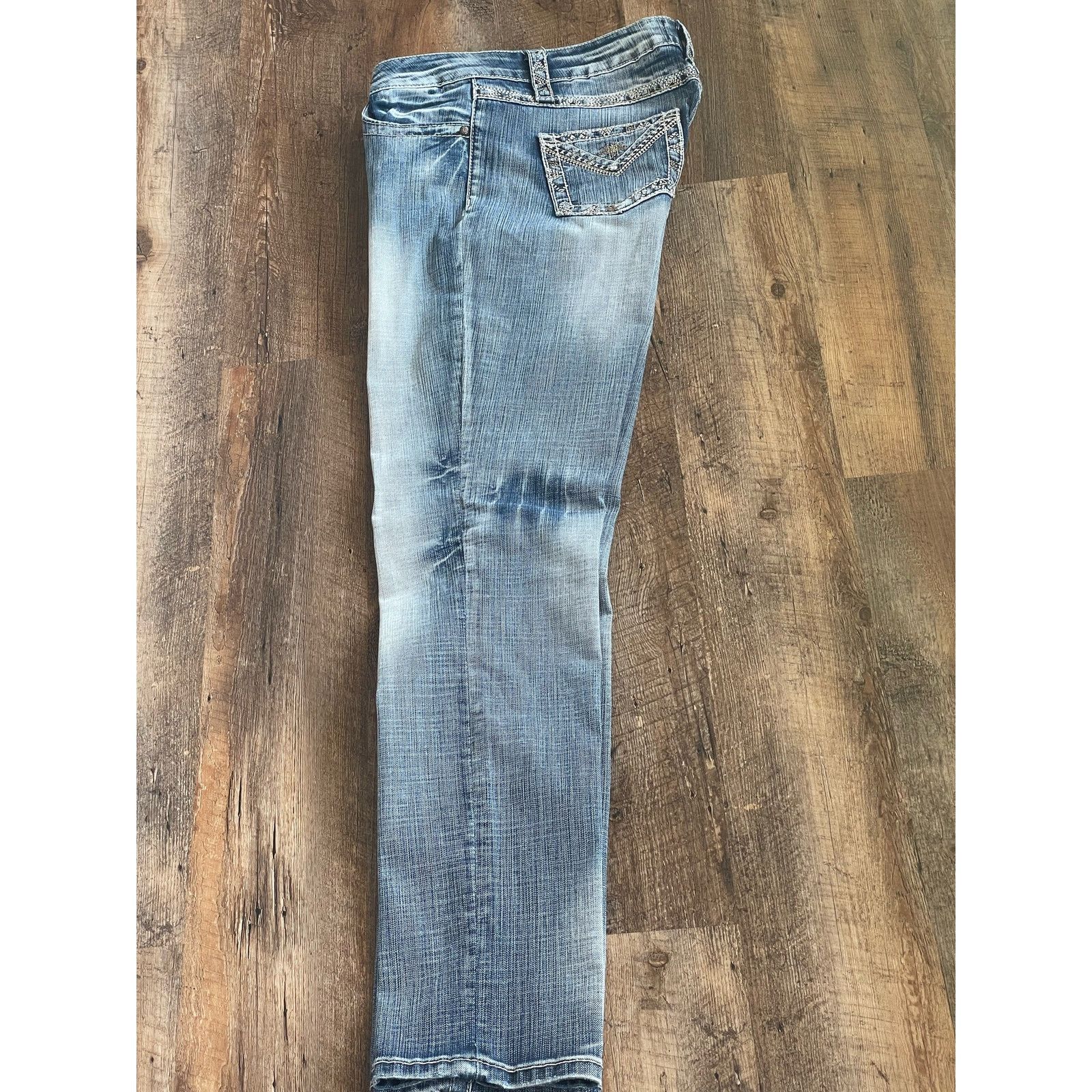 Other Cowgirl Up! ladies jeans, lightwash bedazzled 32/34 Size 32" / US 10 / IT 46 - 7 Thumbnail