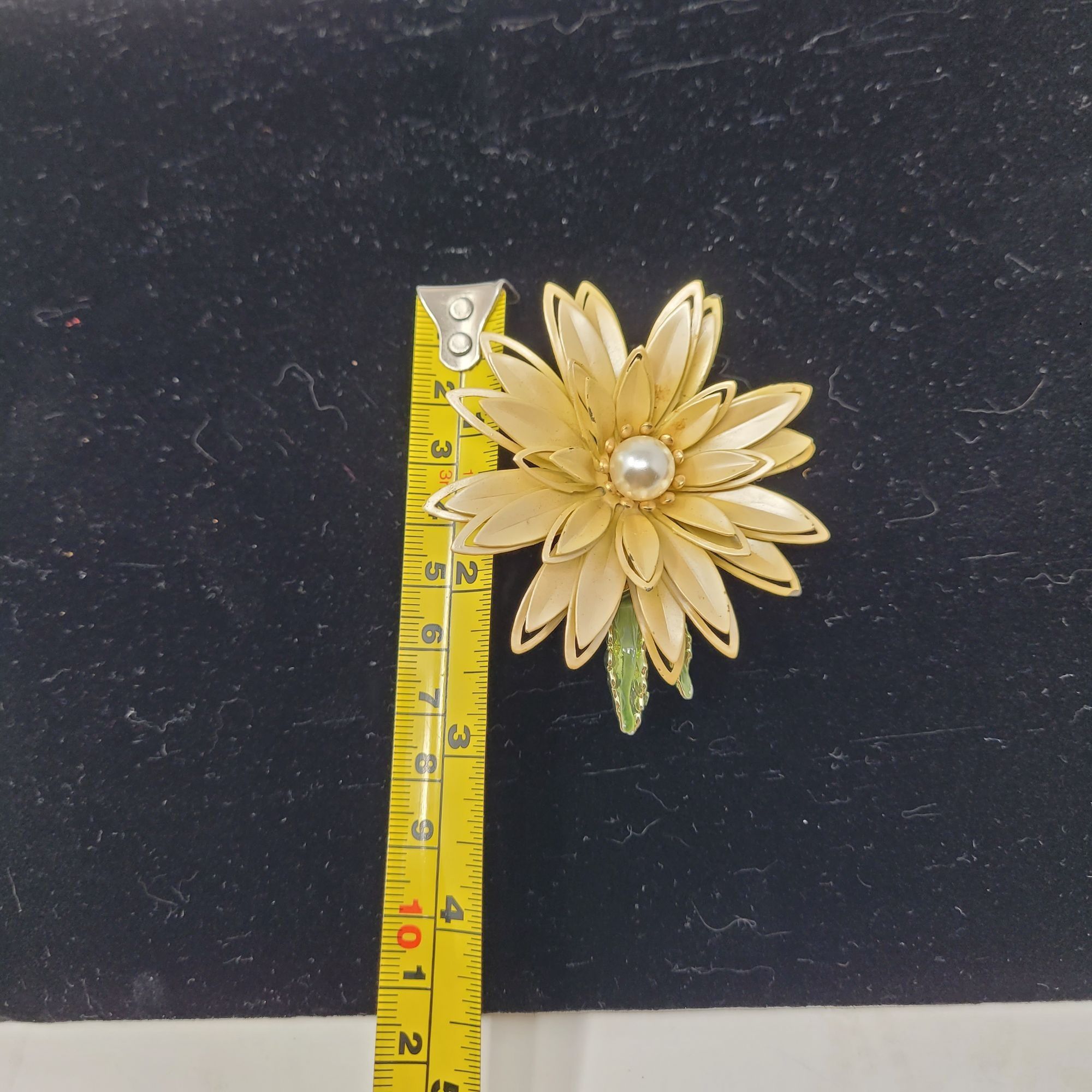 Vintage Vintage 3D Pearlized Beige Enamel Flower Brooch Pin Faux Pea Size ONE SIZE - 4 Thumbnail