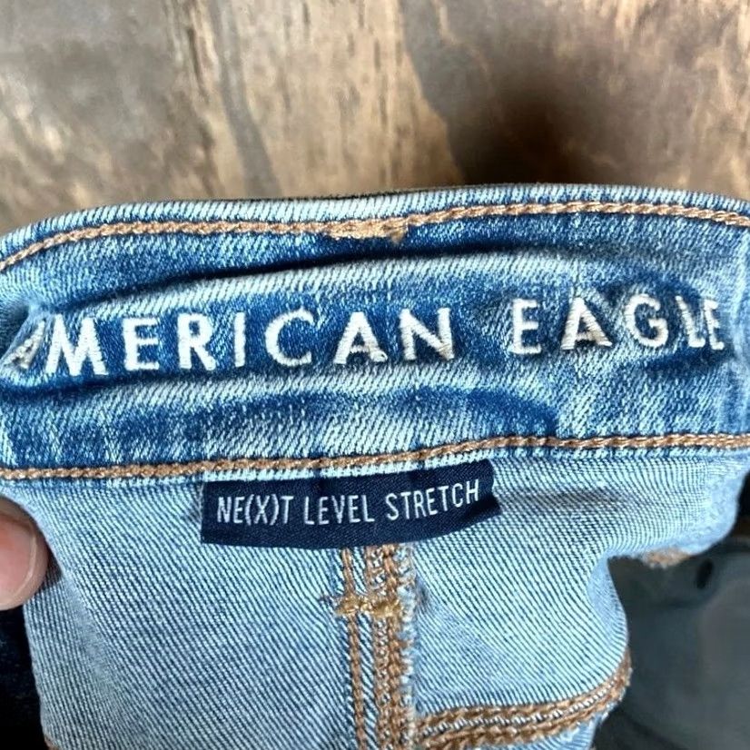 American Eagle Outfitters American Eagle Outfitters Womens Shorts Blue Denim Midi Distressed Stretch 4 Size 27" / US 4 / IT 40 - 4 Thumbnail