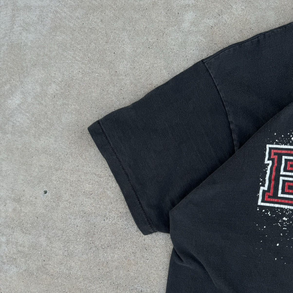 Jordan Brand × NBA × Nike Vintage 90s Faded Black Chicago Bulls Graphic Tee Fits Large Size US L / EU 52-54 / 3 - 7 Thumbnail