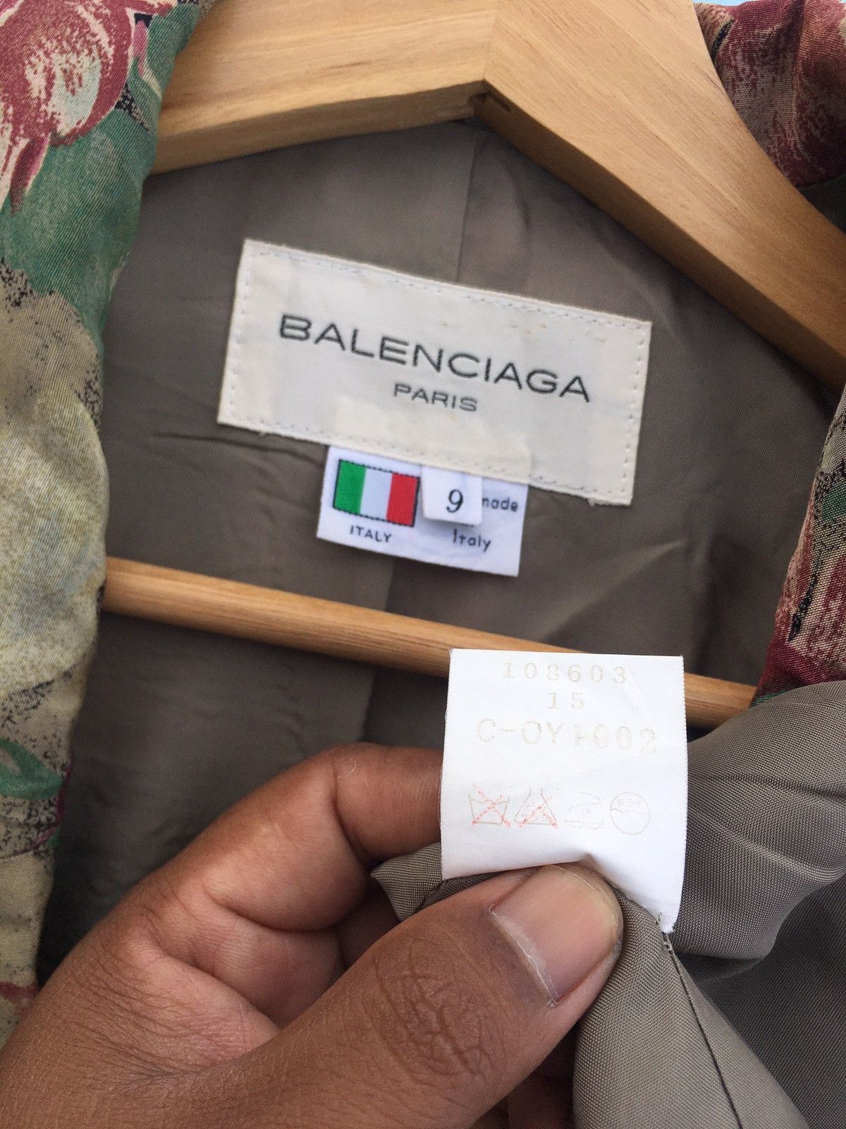 Balenciaga Rare Vintage 90s Balenciaga Florals Print Blazer Size M / US 6-8 / IT 42-44 - 19 Thumbnail