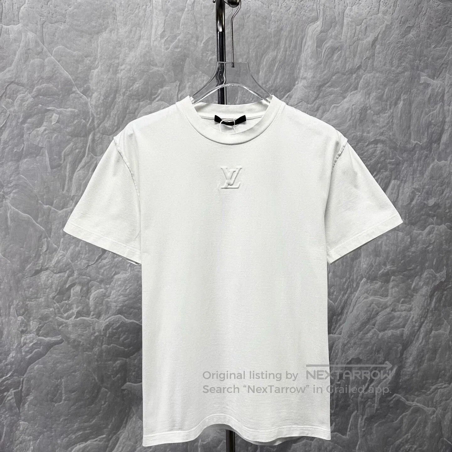 Louis Vuitton louis vuitton white embossed short sleeve shirt. Size US S / EU 44-46 / 1 - 1 Thumbnail