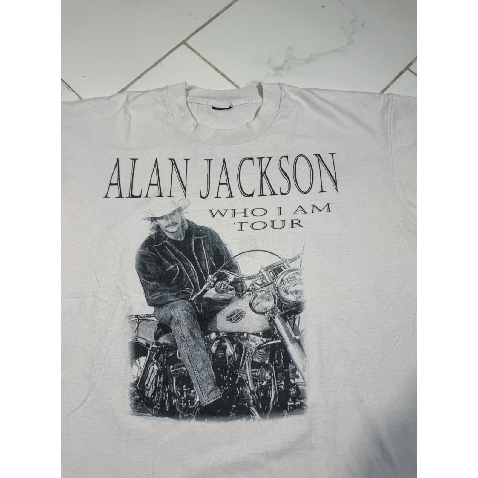 Hanes VINTAGE Alan Jackson Who I Am Tour White T-Shirt XL Men Hanes Boxy 1994 Concert Music Shirt Size US XL / EU 56 / 4 - 2 Thumbnail