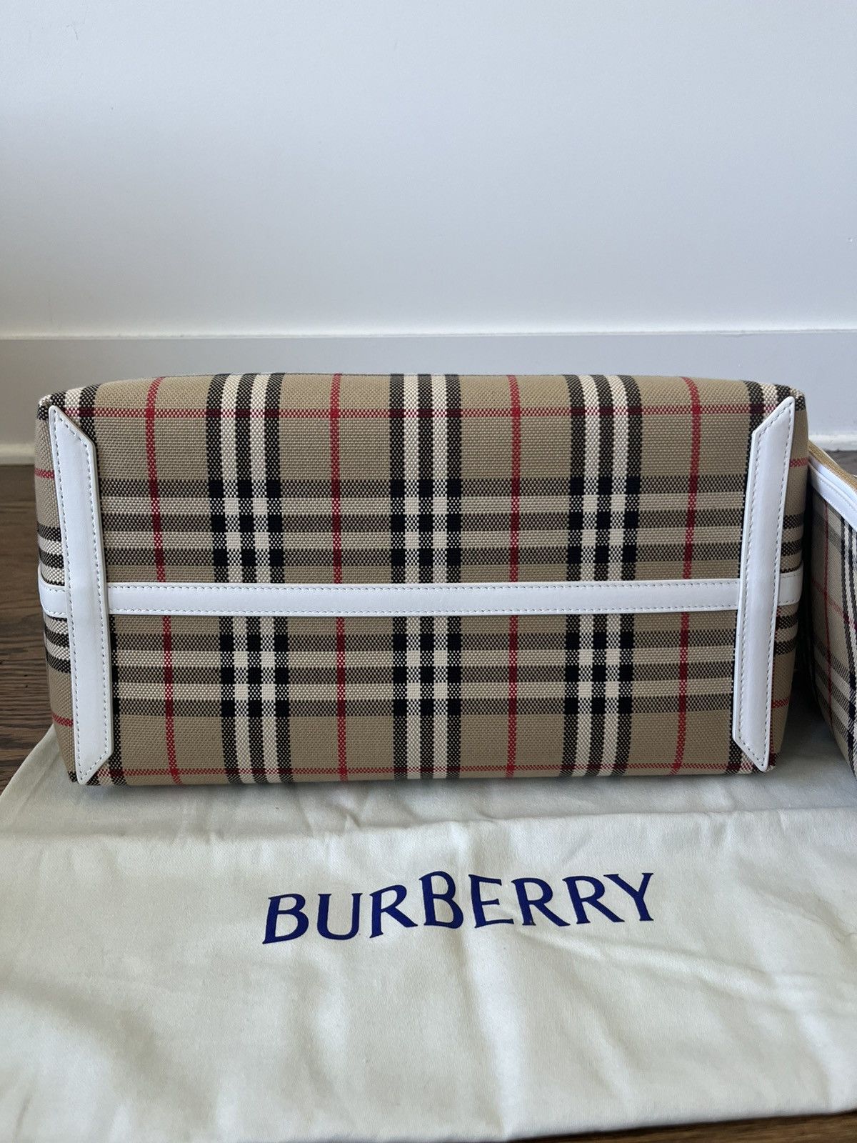 Burberry Burberry Medium London Tote Bag Size ONE SIZE - 6 Thumbnail