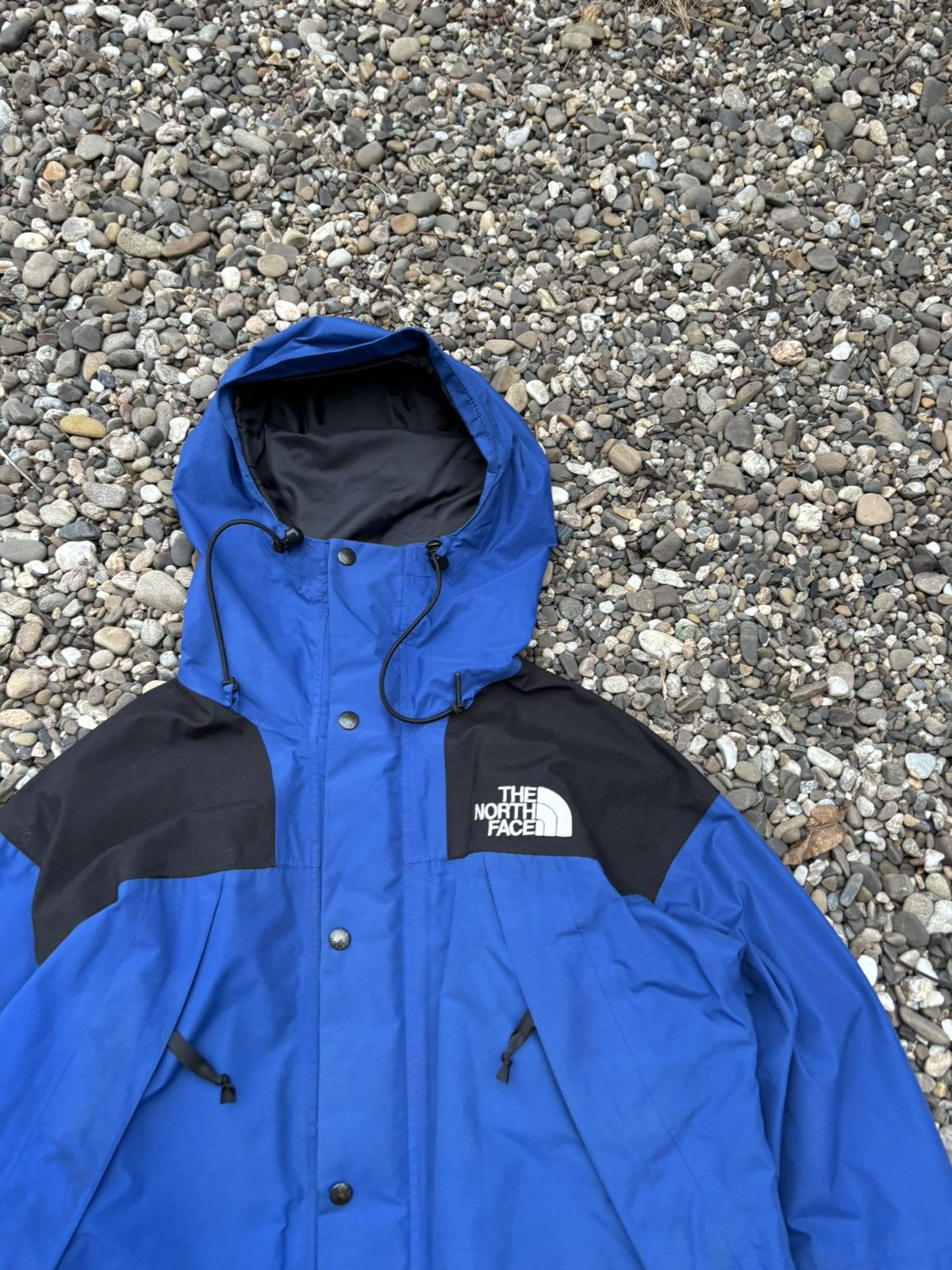 The North Face × Vintage Vintage The North Face 1990 Aztec Blue Gore-Tex Jacket Size US L / EU 52-54 / 3 - 7 Thumbnail
