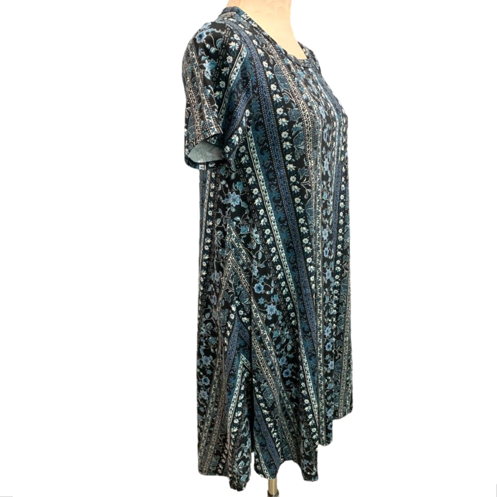 Vintage VINTAGE LulaRoe Blue Stripe Floral Carly Dress Hi Lo Hem Tshirt Dress XS Women's Knee Length 95% polyester 5% spandex Size XS / US 0-2 / IT 36-38 - 7 Thumbnail
