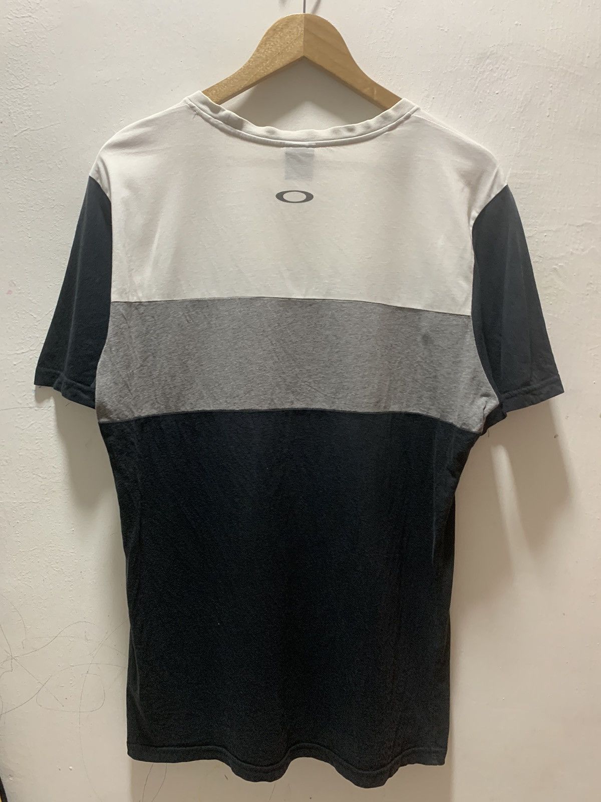 Oakley Vintage Oakley Tee Size US L / EU 52-54 / 3 - 8 Thumbnail