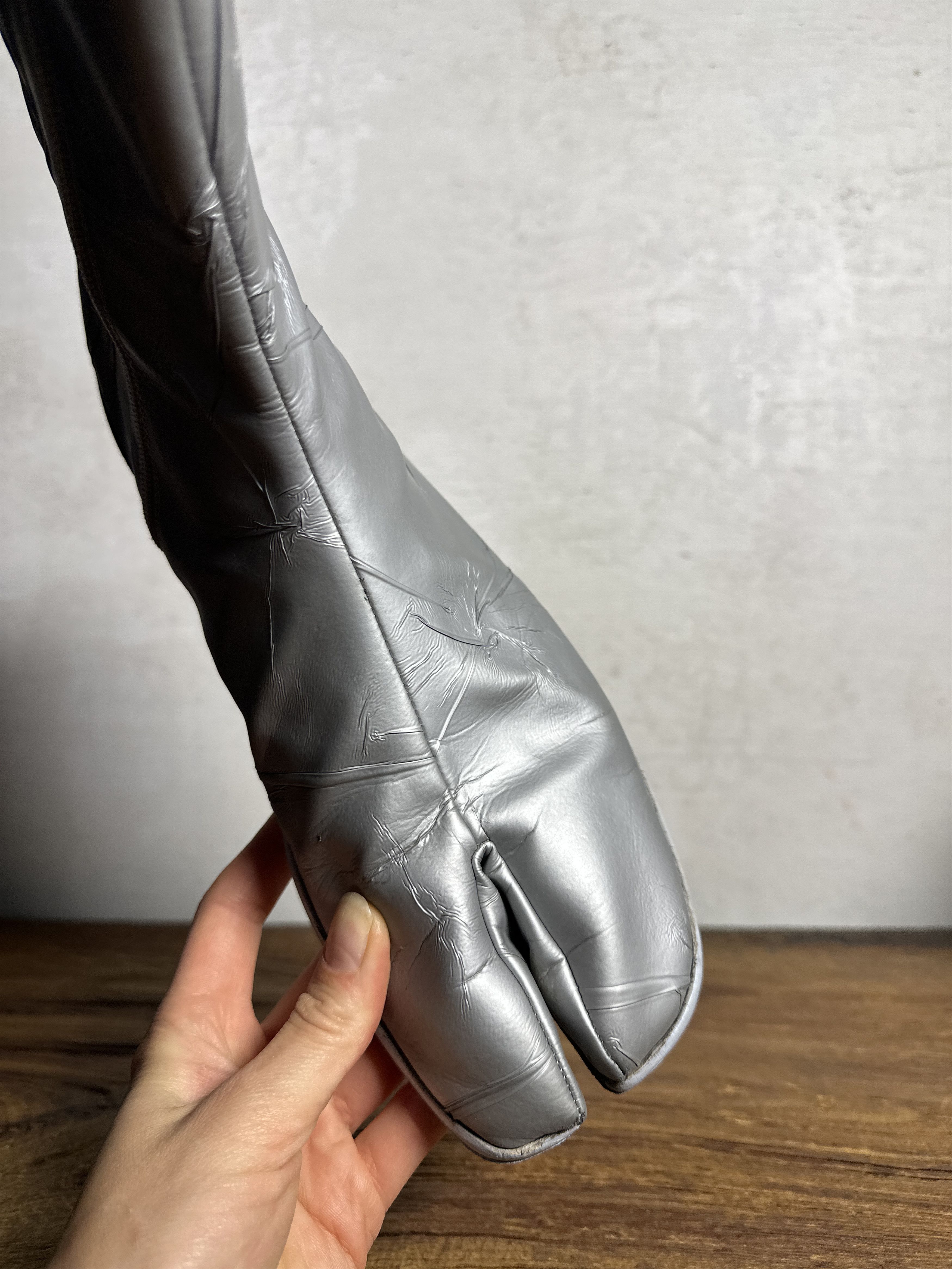 Maison Margiela Maison Margiela’s FW19 Silver Metallic Tabi Boots Size US 10 / EU 43 - 15 Thumbnail