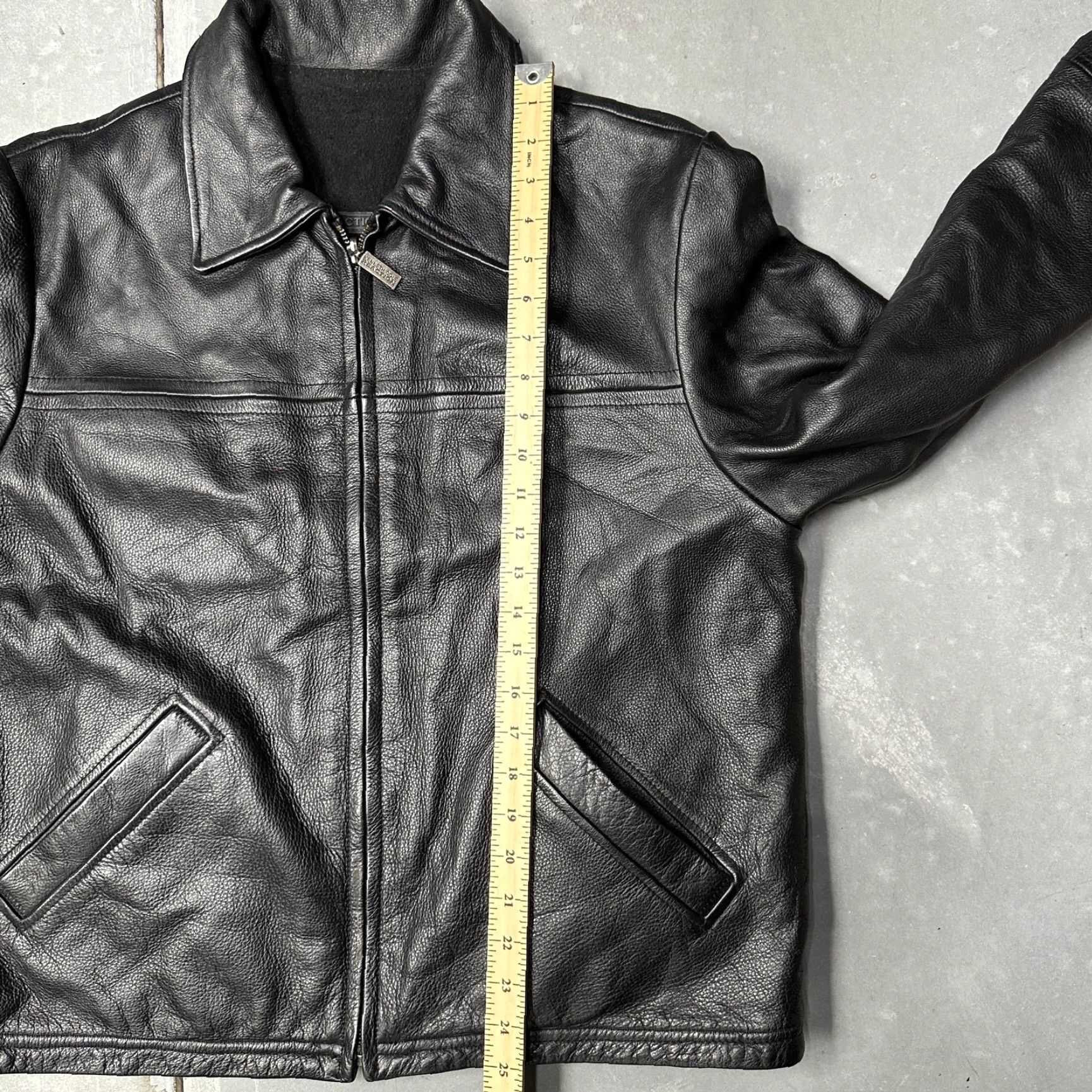 Kenneth Cole Kenneth Cole REACTION Reversible Leather Jacket Mens Large Black Gray Full Zip Jacket Mens L Black Gray Leather Reversible Coat Biker Men Size US L / EU 52-54 / 3 - 5 Thumbnail
