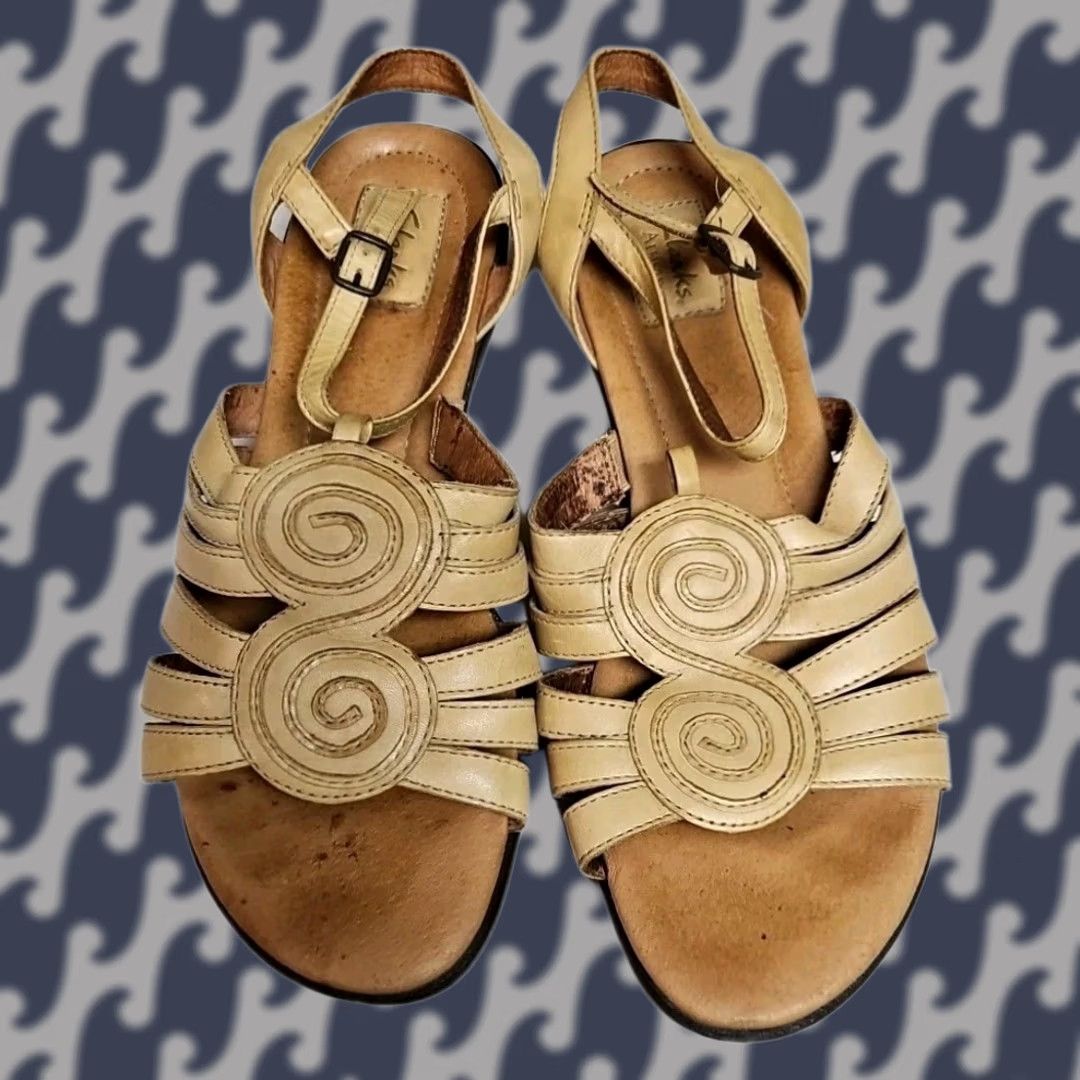 Clarks Clarks Artisan Leather Sandals Womens 10 Tan Strappy Slingback Comfort Walking Size US 10 / IT 40 - 1 Thumbnail