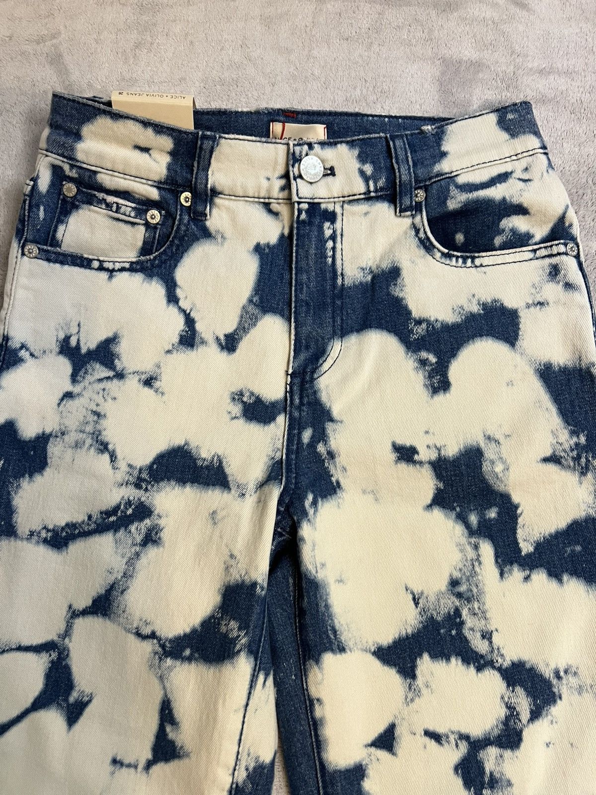 Alice + Olivia Alice & Olivia High Rise Straight Leg Jeans Size 26" / US 2 / IT 38 - 5 Thumbnail