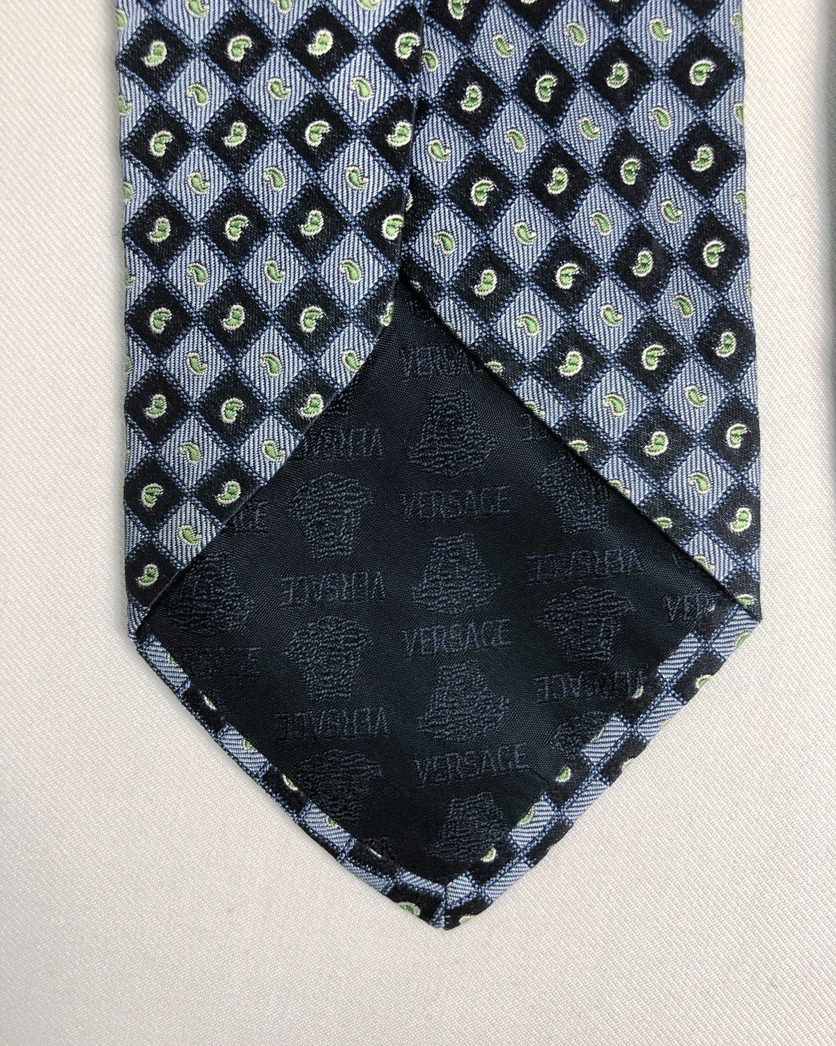 Versace Rare Versace Medusa Paisley Silk Tie Made in Italy Size ONE SIZE - 6 Thumbnail