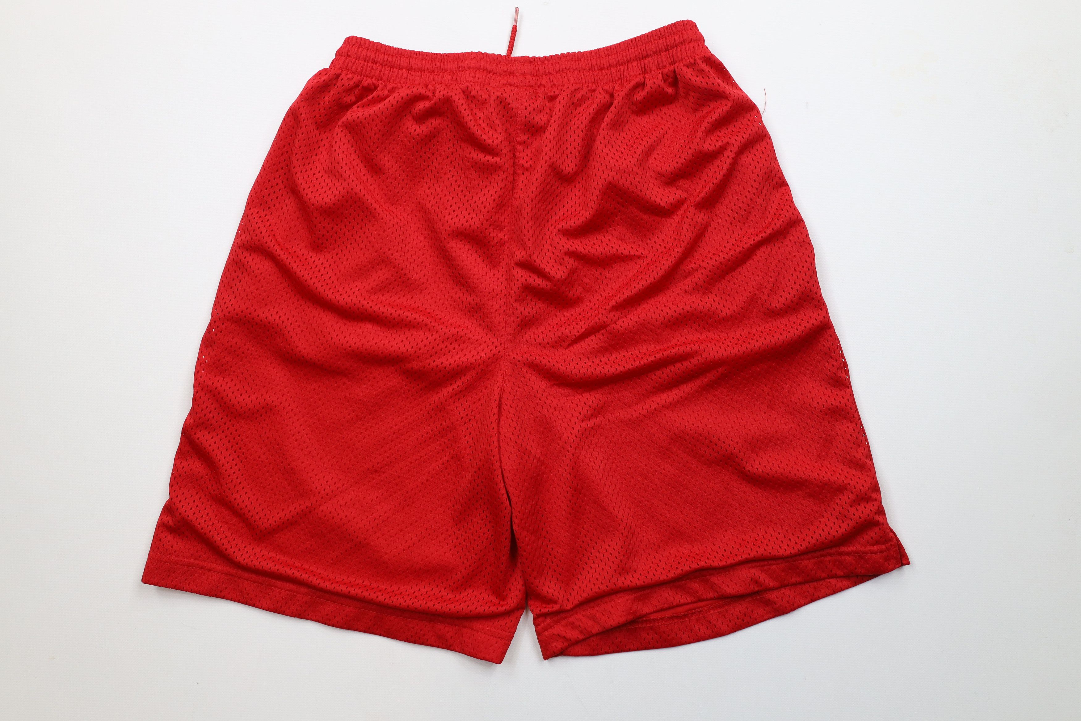 Vintage Vintage 90s University of Wisconsin Above Knee Mesh Shorts Size US 32 / EU 48 - 8 Thumbnail