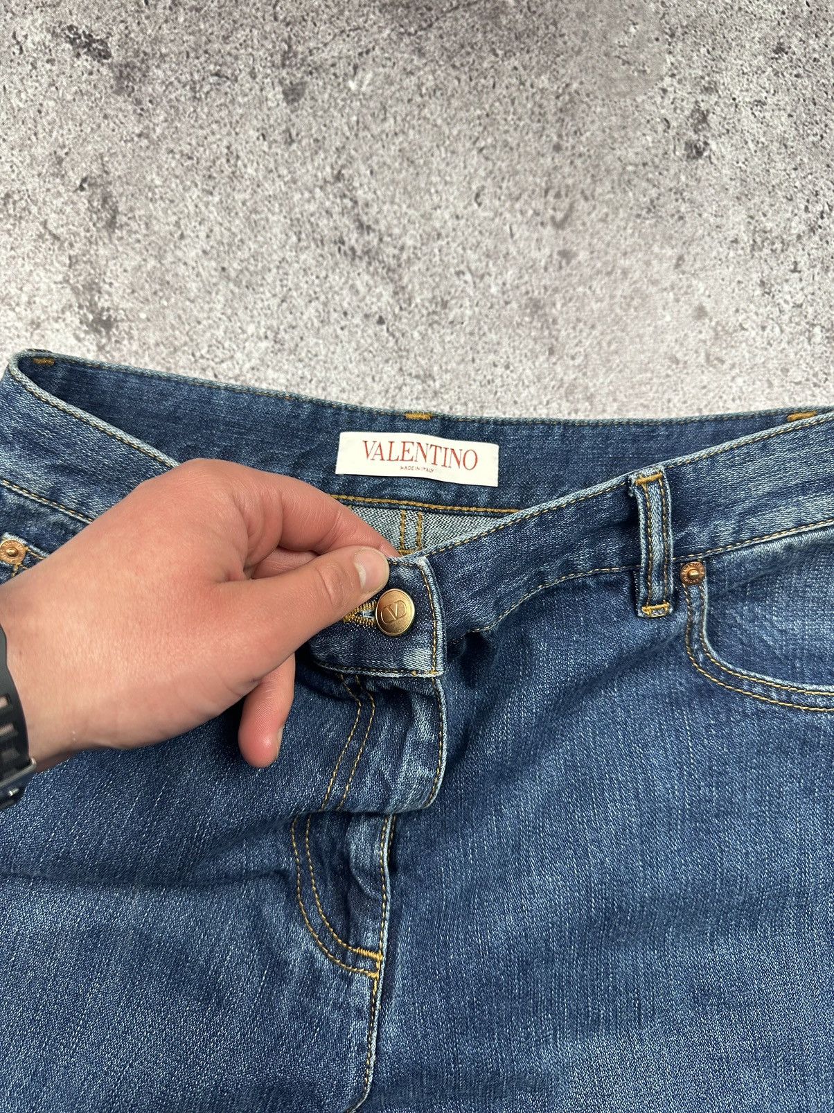 Valentino Valentino Garavani Flared Jeans Pants Metal Logo RRP 850€+ Size 27" / US 4 / IT 40 - 9 Thumbnail