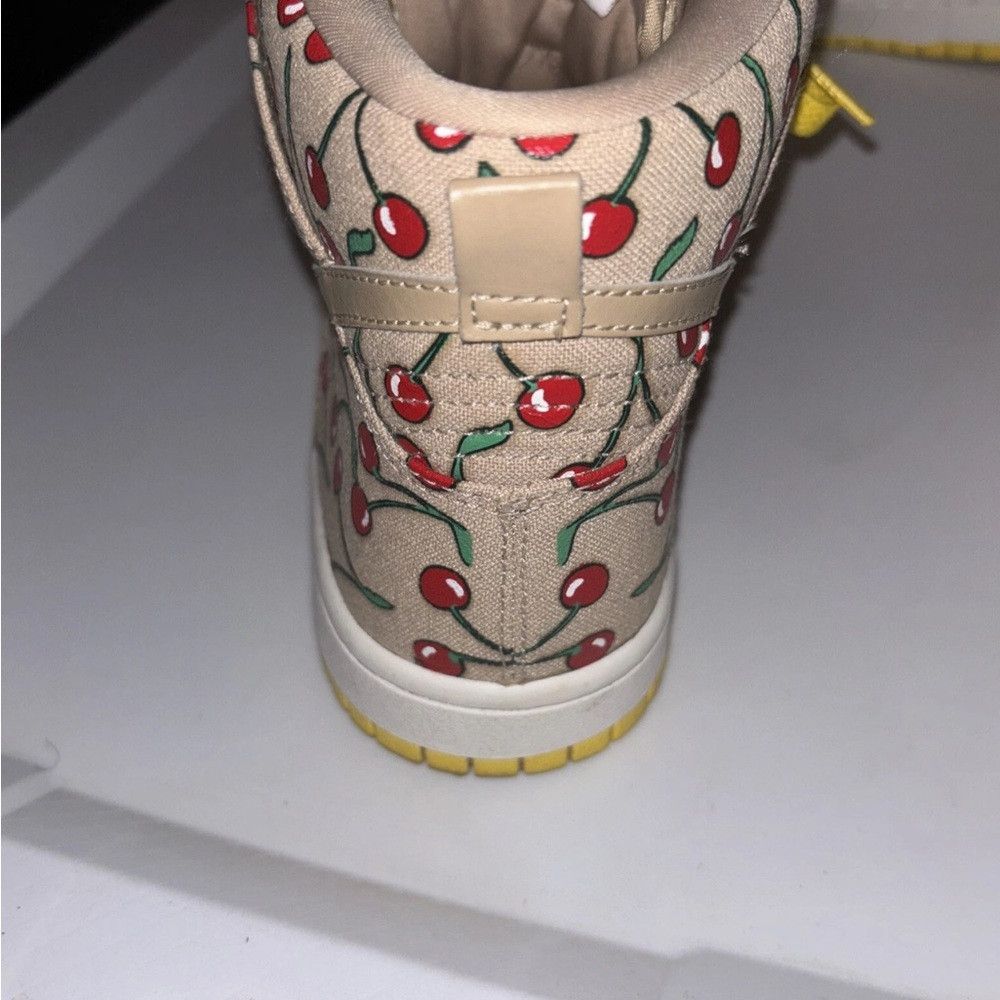 Nike 2008 OG Nike Dunk High Skinny X Paule Marrot Cherry Women’s Size US 7 / IT 37 - 5 Thumbnail