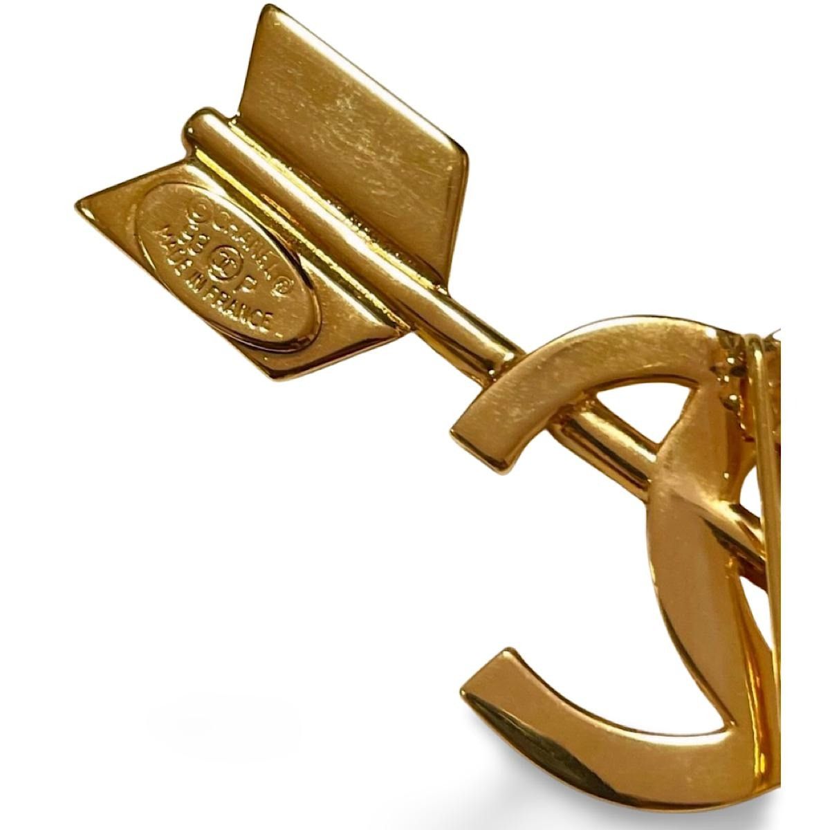 Chanel MINT. Vintage CHANEL Gold tone arrow brooch with CC motif. Size ONE SIZE - 5 Thumbnail