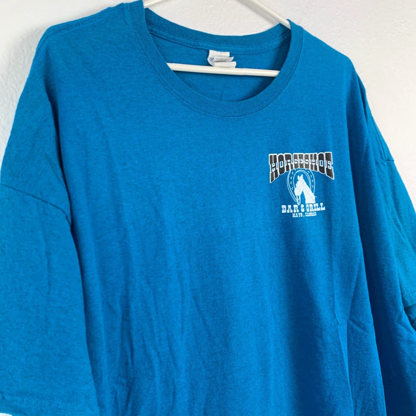 Gildan Horseshoe Bar & Grill Randy Huff Memorial Hays KS Blue Tee T-Shirt 3XL Size US XXL / EU 58 / 5 - 2 Thumbnail