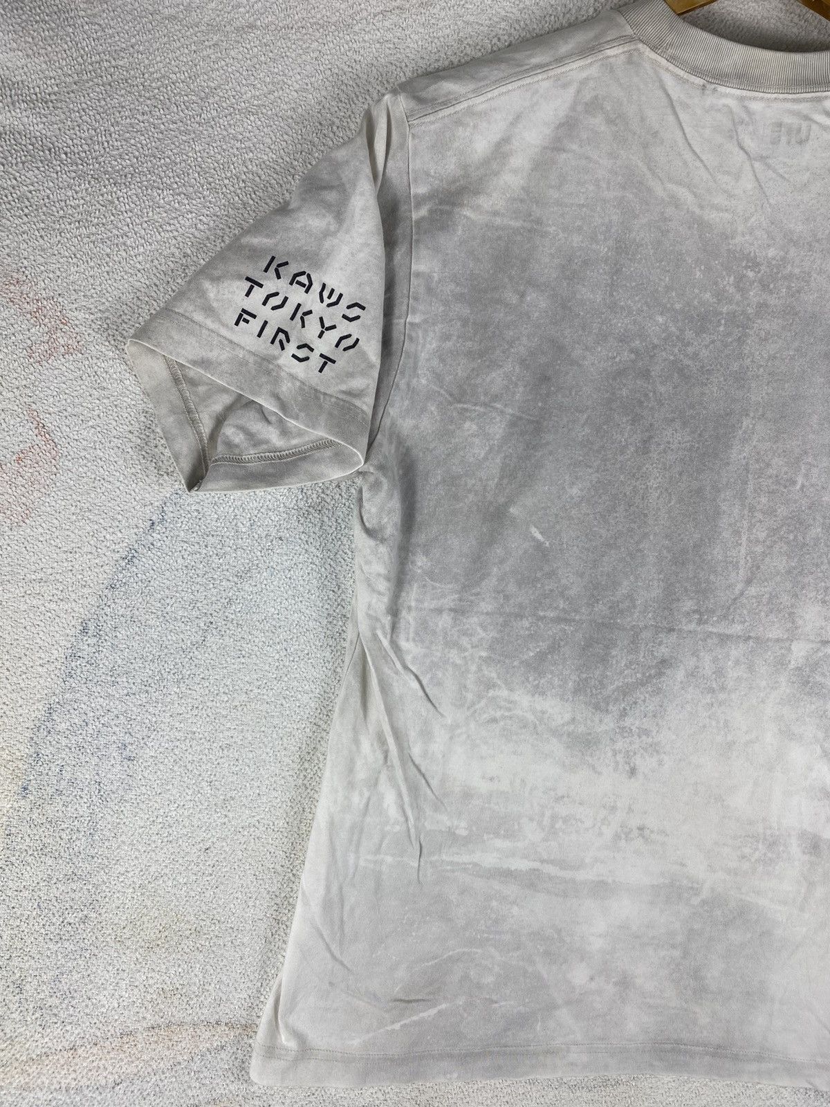 Kaws × Uniqlo × Vintage KAWS x Uniqlo Tokyo First Mori Arts Gallery Exclusive Tee L Size US L / EU 52-54 / 3 - 8 Thumbnail