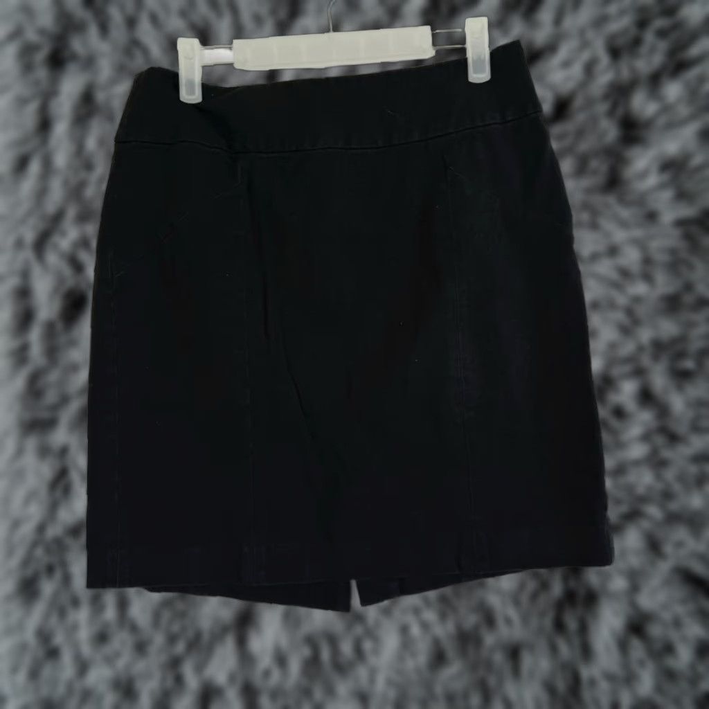 Banana Republic Banana Republic Mini Skirt Women’s 8 Black Cotton Blend Back Zipper A‑Line Skirt Womens#8 Black Cotton Blend Back Zipper A-Line Short 0 Size 30" / US 8 / IT 44 - 1 Thumbnail