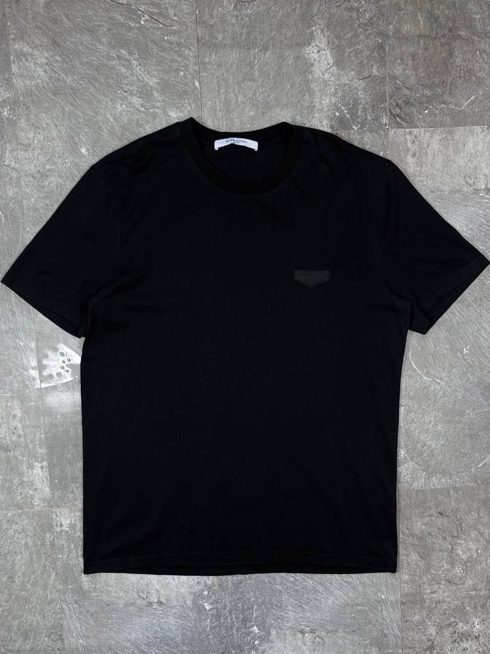 Givenchy Givenchy Paris Leather Logo Patch Cuban Fit T-Shirt Black XL Size US XL / EU 56 / 4 - 1 Thumbnail