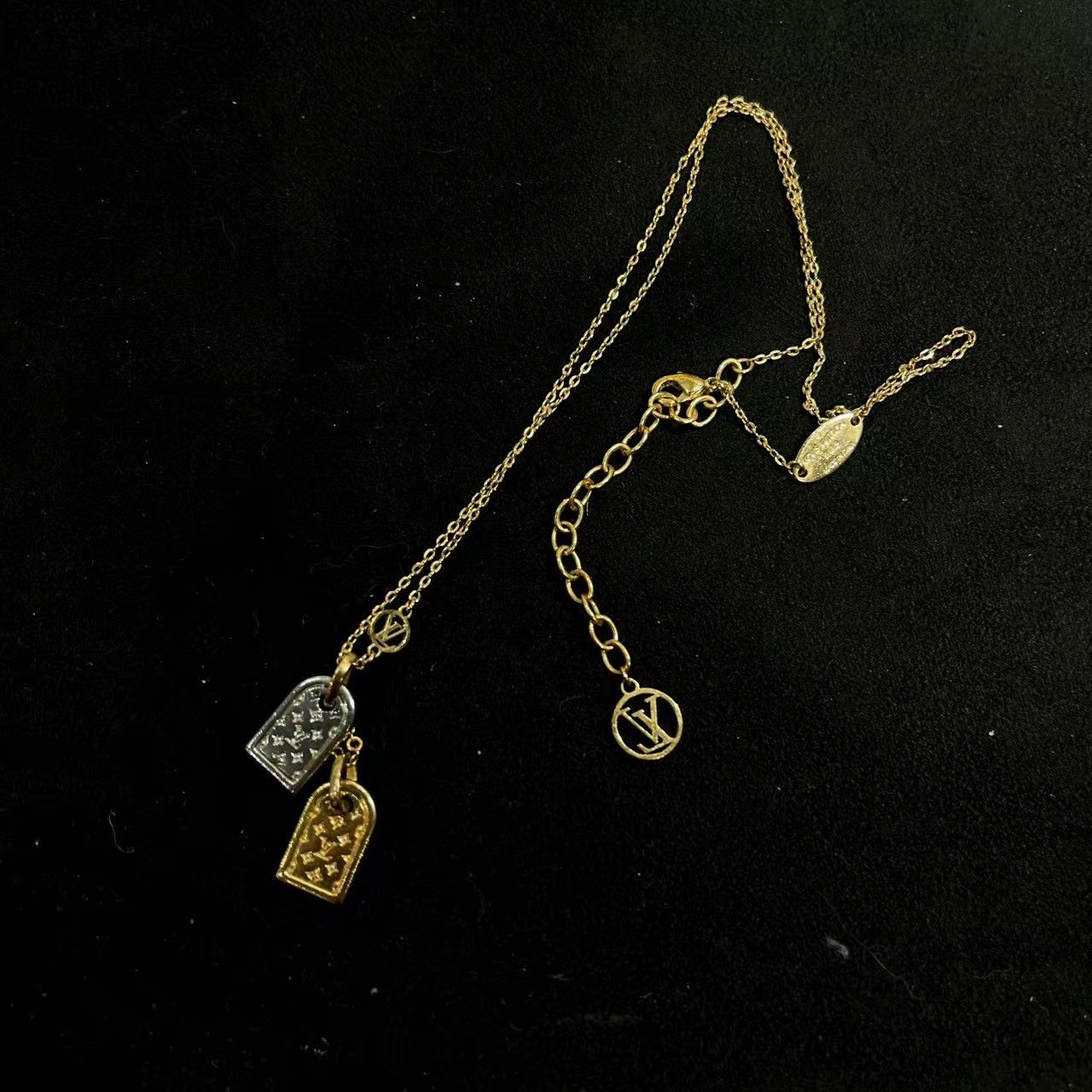 Louis Vuitton Louis Vuitton Retro Silver Necklace OS Women Size ONE SIZE - 1 Thumbnail