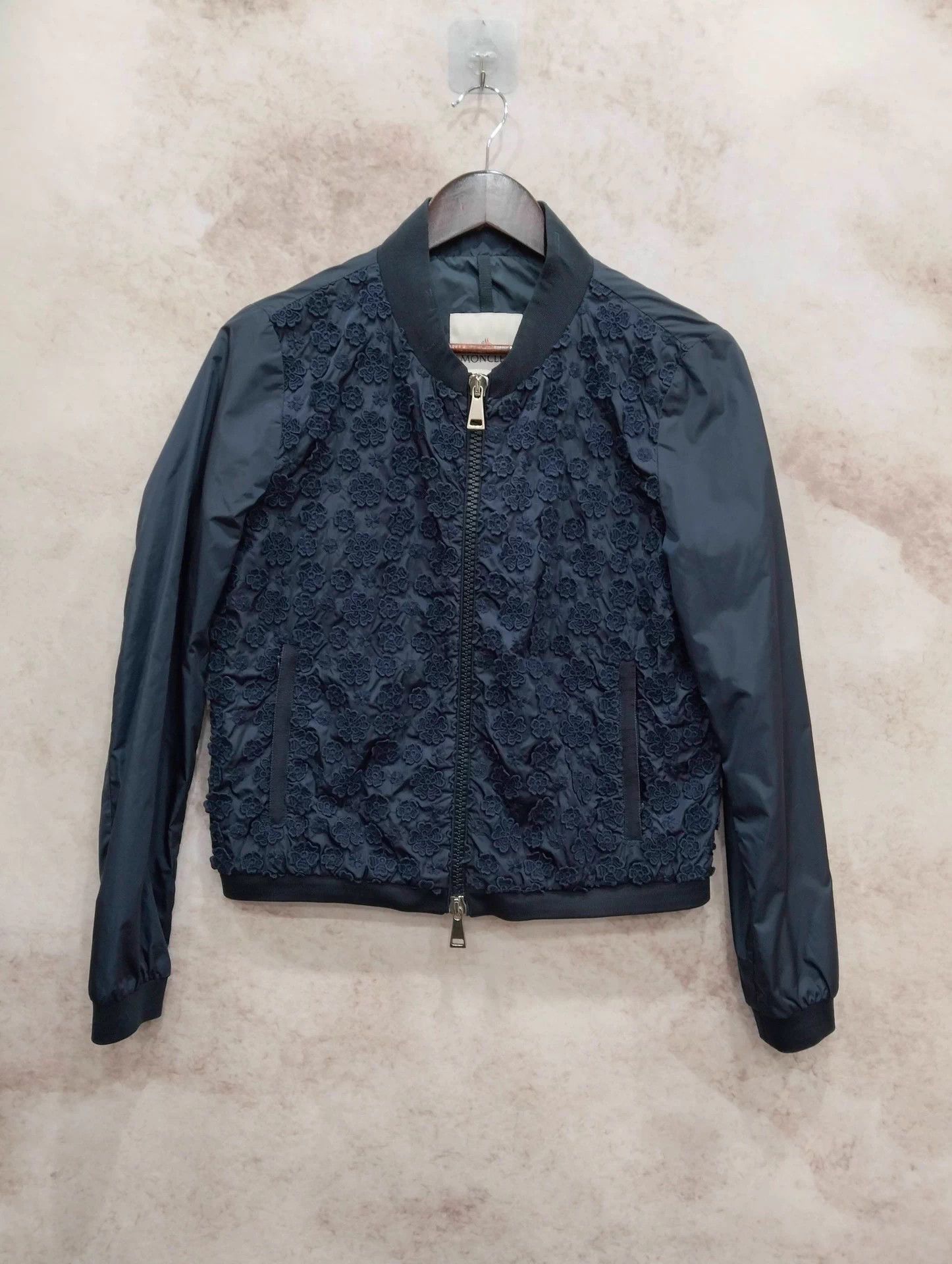 Moncler Moncler floral baseball jacket size 2 95 new Size M / US 6-8 / IT 42-44 - 1 Thumbnail