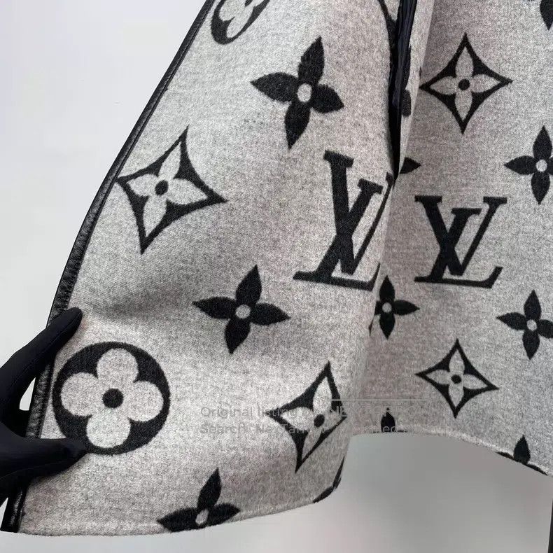 Louis Vuitton Louis Vuitton Long black bathrobe coat with full print and Size XXS / US 00 / IT 34 - 7 Thumbnail