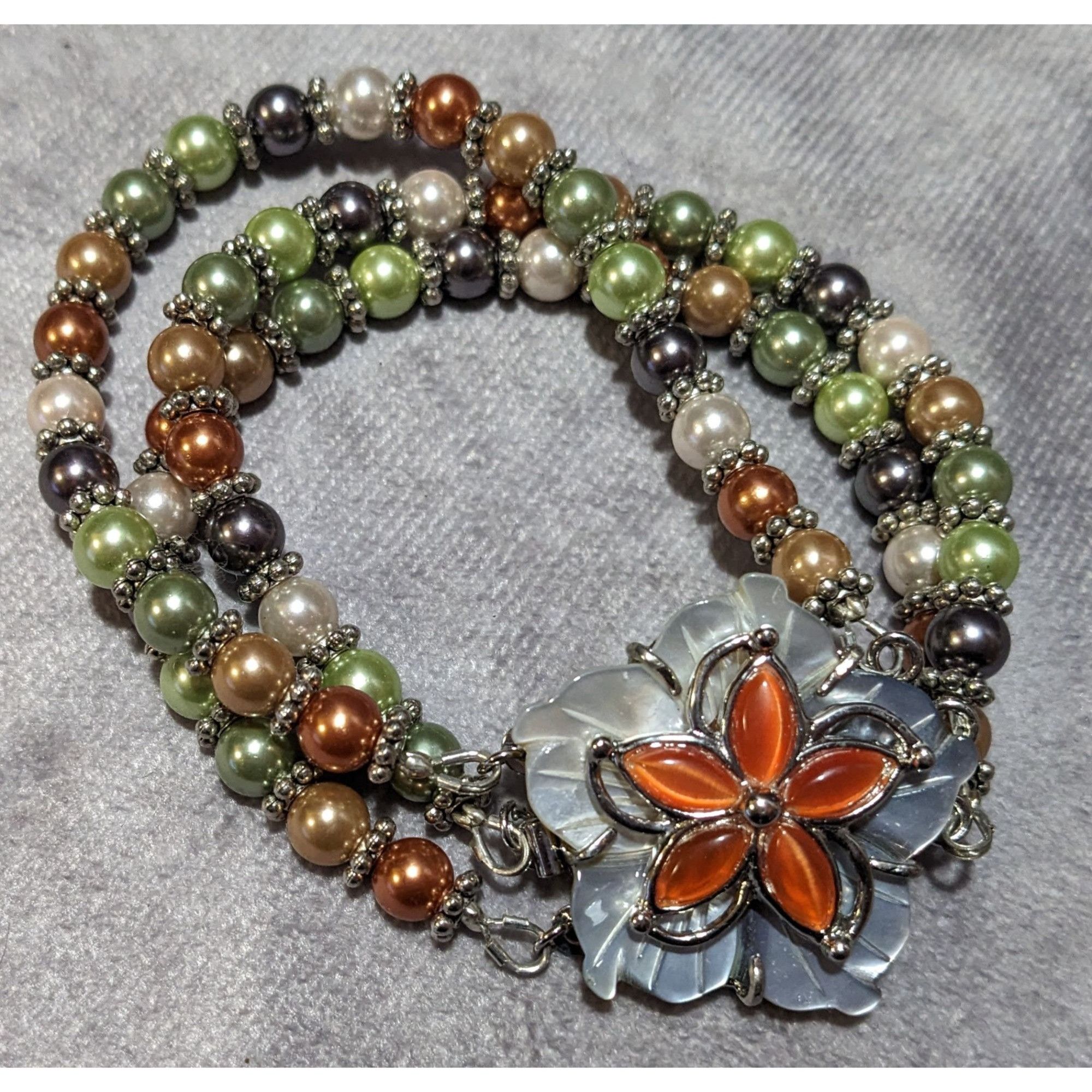 Other Vintage Mother Of Pearl And Pearl Beaded Floral Bracelet Size ONE SIZE - 5 Thumbnail