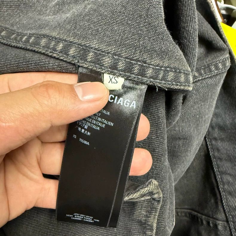 Balenciaga Balenciaga Double b graffiti spray-painted denim jacket Size US XS / EU 42 / 0 - 4 Thumbnail