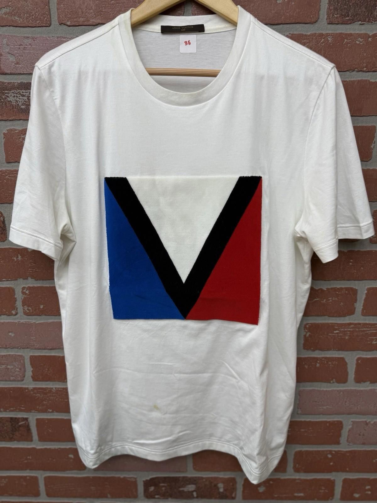 Louis Vuitton LOUIS VUITTON T-Shirt LV Tee Velvet Patch (Large) STAINS Size US L / EU 52-54 / 3 - 3 Thumbnail
