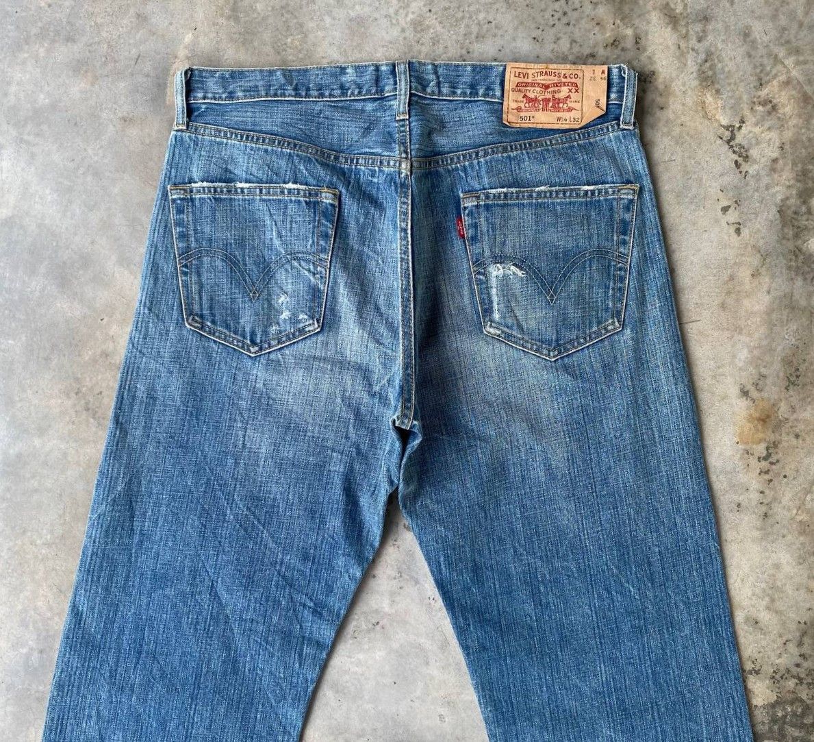Levi's Vintage Clothing W35X32 VINTAGE LEVIS 501 JAPAN CLAWMARK DISTRESSED DENIM Size US 35 - 10 Thumbnail