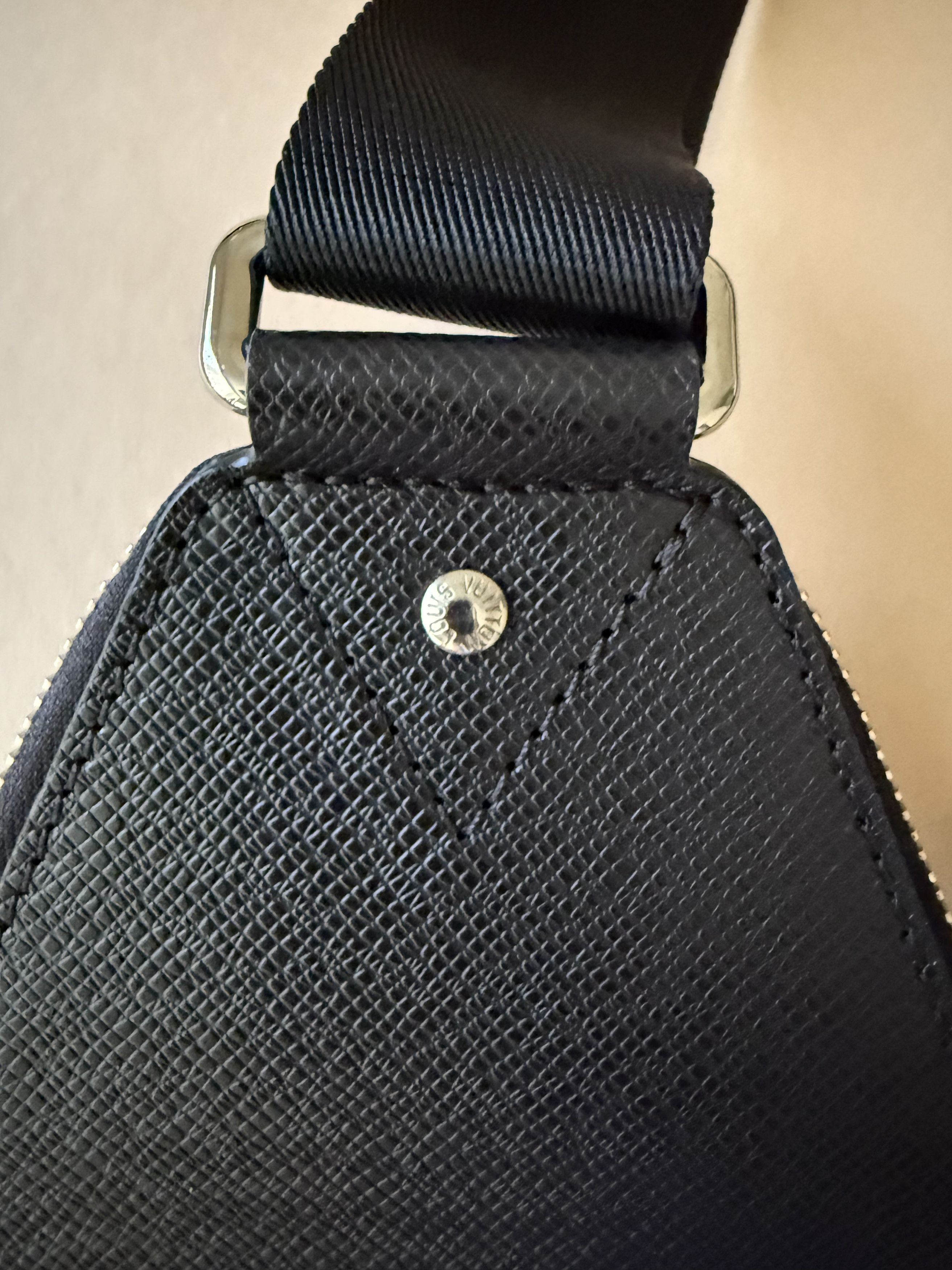 Louis Vuitton Avenue Slingbag Taiga Leather Size ONE SIZE - 10 Thumbnail